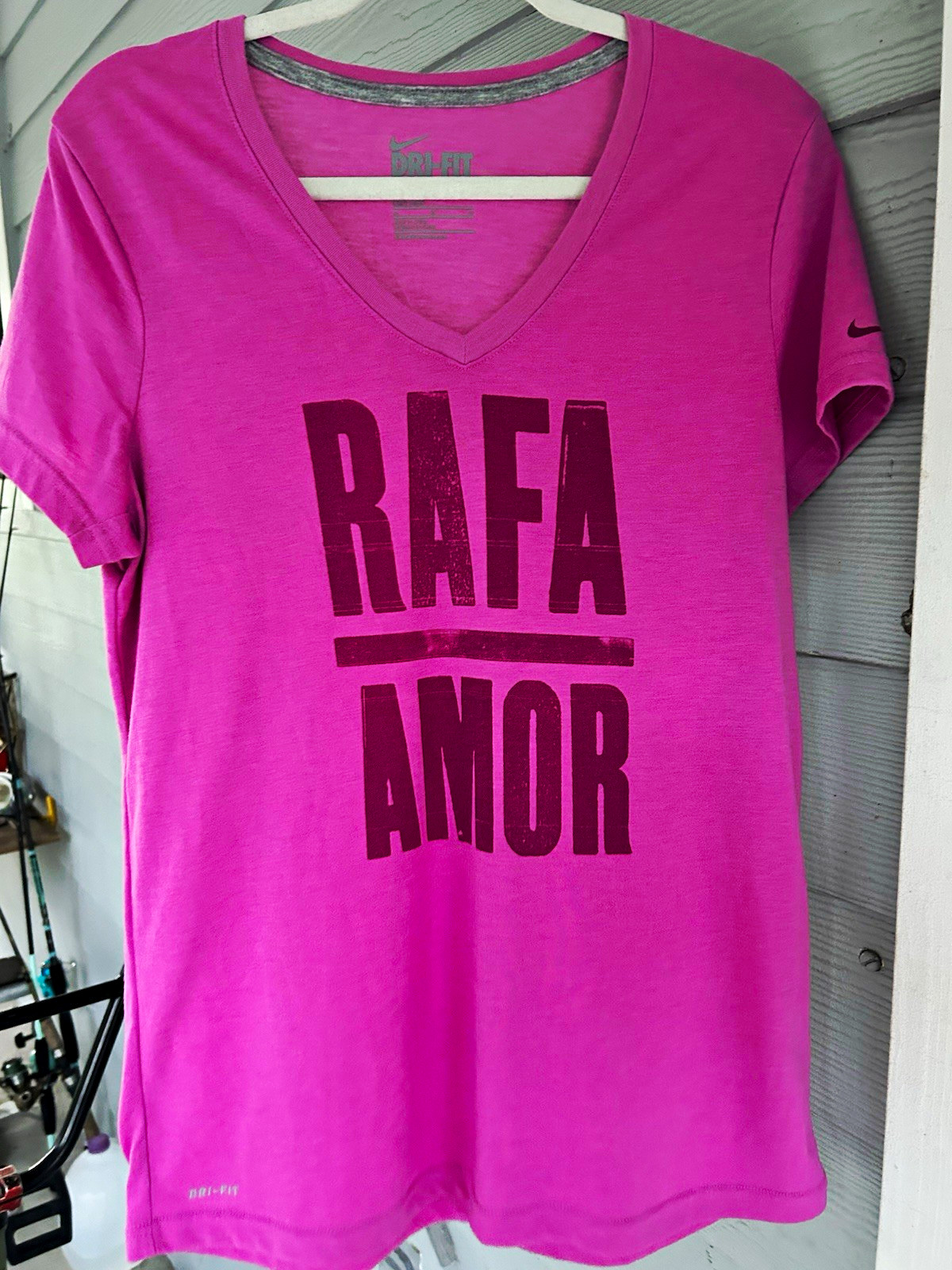 Nike Dri-FIT Women’s L Pink V-Neck Short Sleeve Rafa Tennis Graphic Tee Y2K VTG