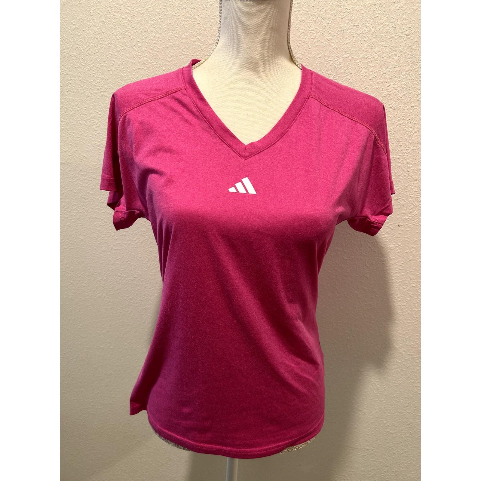 adidas Women’s Train Essentials Minimal Branding V-Neck T-Shirt Pink Size Medium