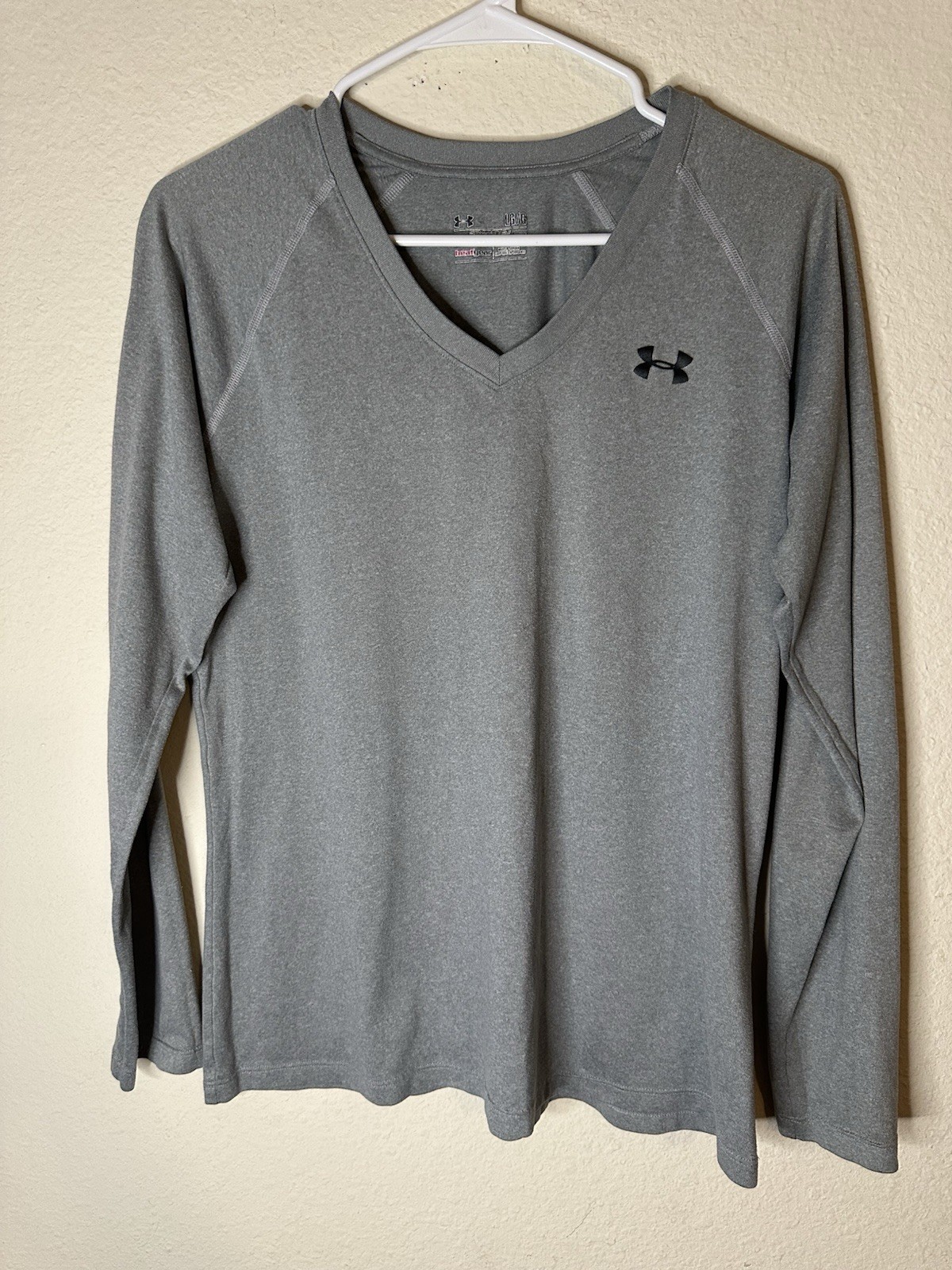 EUC Women’s Under Armour Long Sleeve Heatgear Gray Polyester Semi Fitted Shirt L
