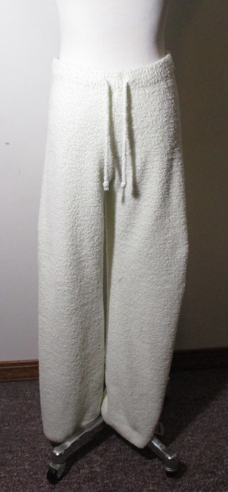 UNI QLO Ivory Beige Warm Fleece 2 Pc Lounge Pants & Top Outfit Size M