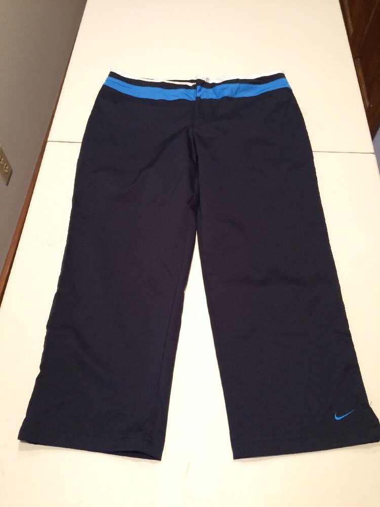 Women’s Navy Blue Nike Capri Pants Good Condition Size M ( 8-10)