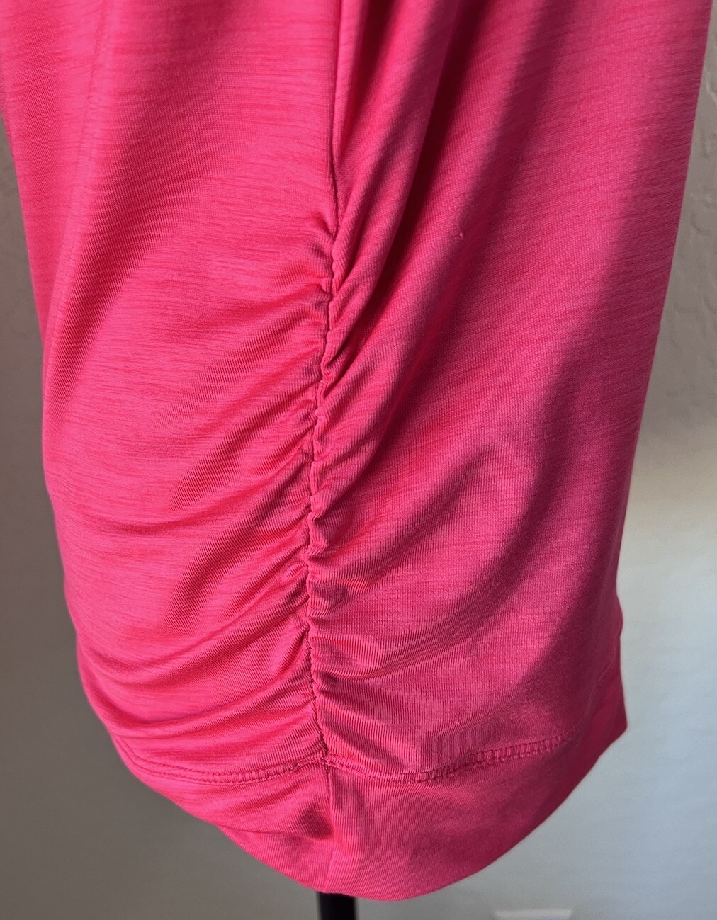 Calvin Klein Performance Womens Athletic Shirt Top Size Small Pink Keyhole Back