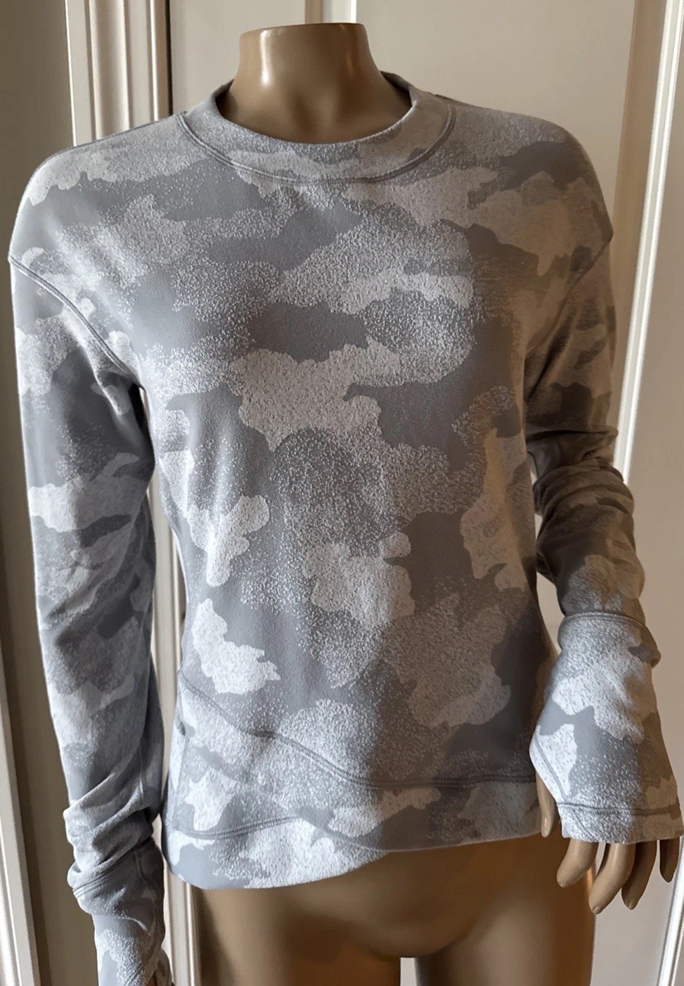 LULULEMON Close To Crossing Top Pullover Pocket Women’s Size 8 Multicolor