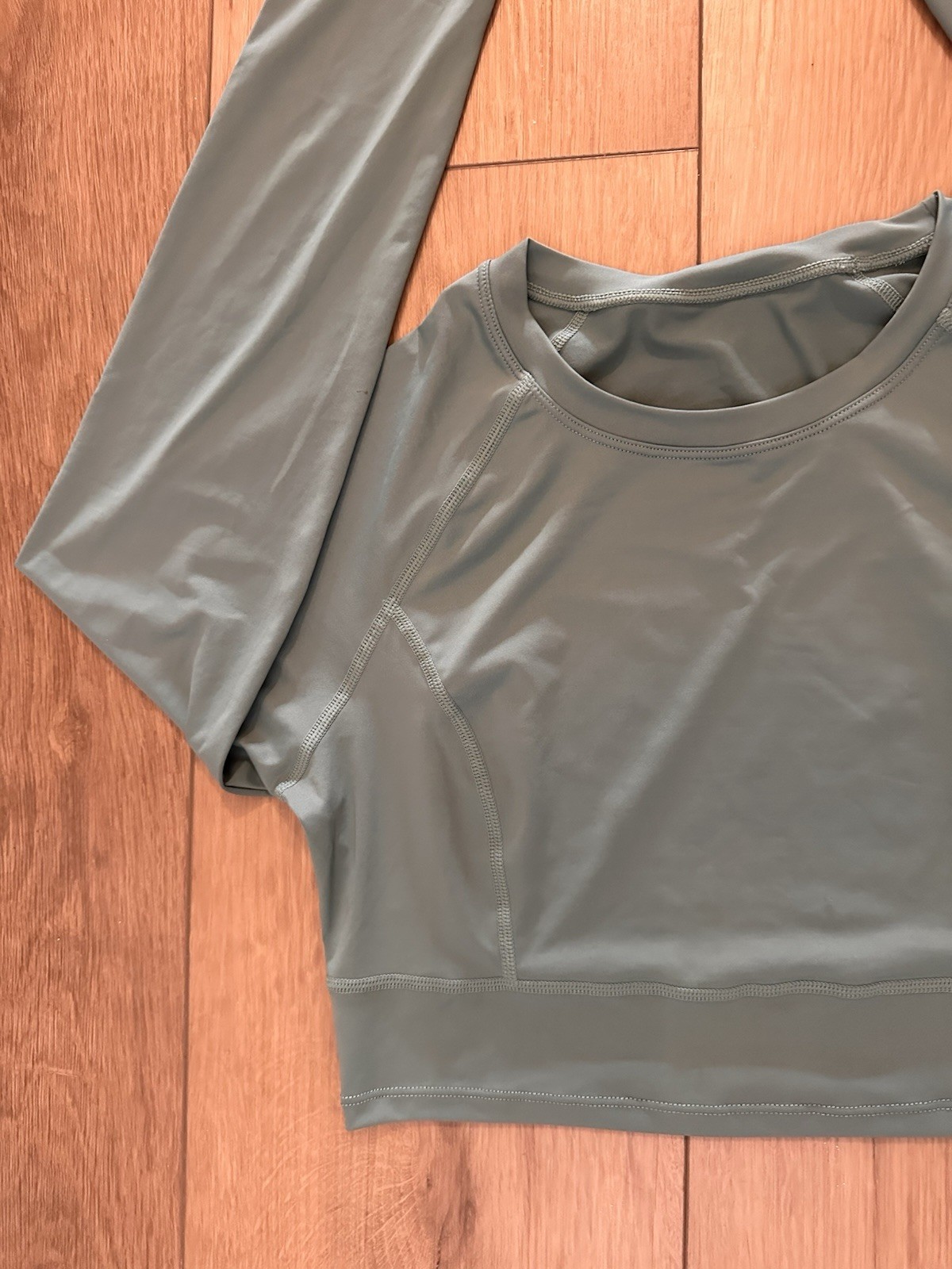 Halara Women’s Green Crew Neck Raglan Stretch Cropped Active Top Long Sleeve L