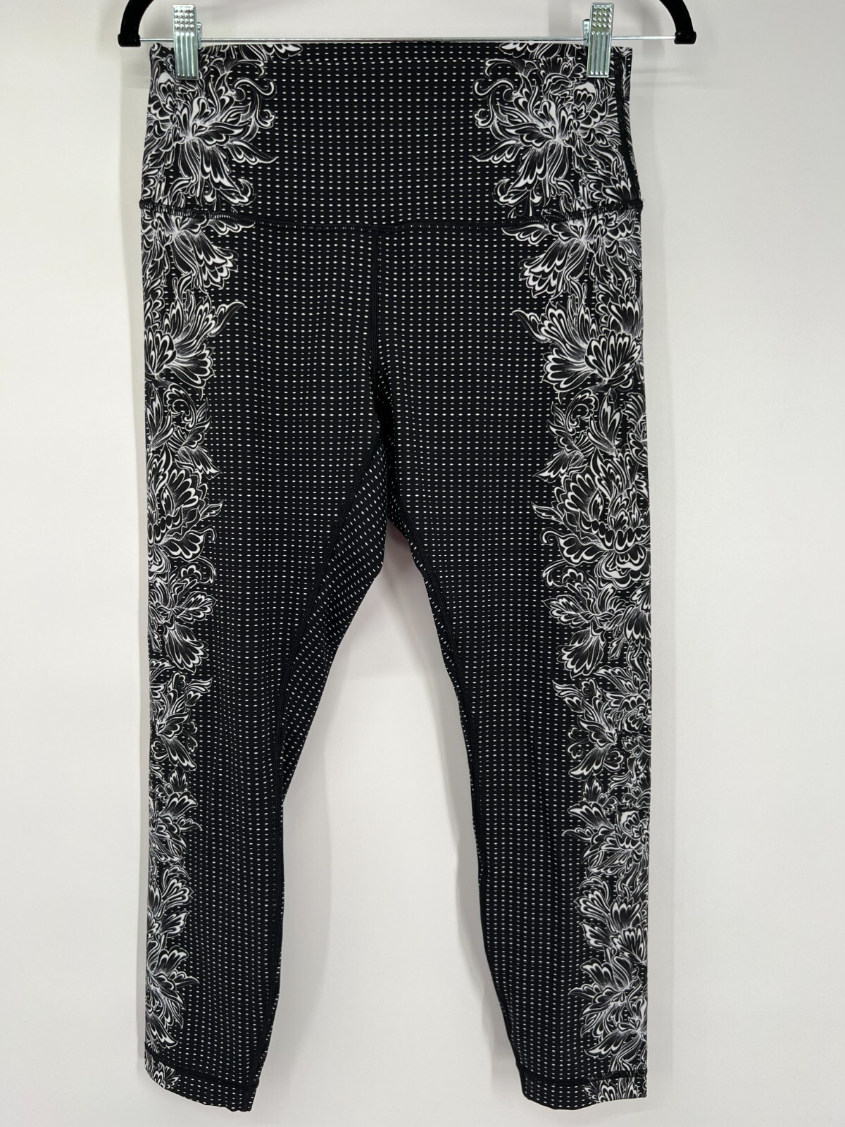 Lululemon Wunder Under Hi-Rise 7/8 Tight Size 10 black compressive side print
