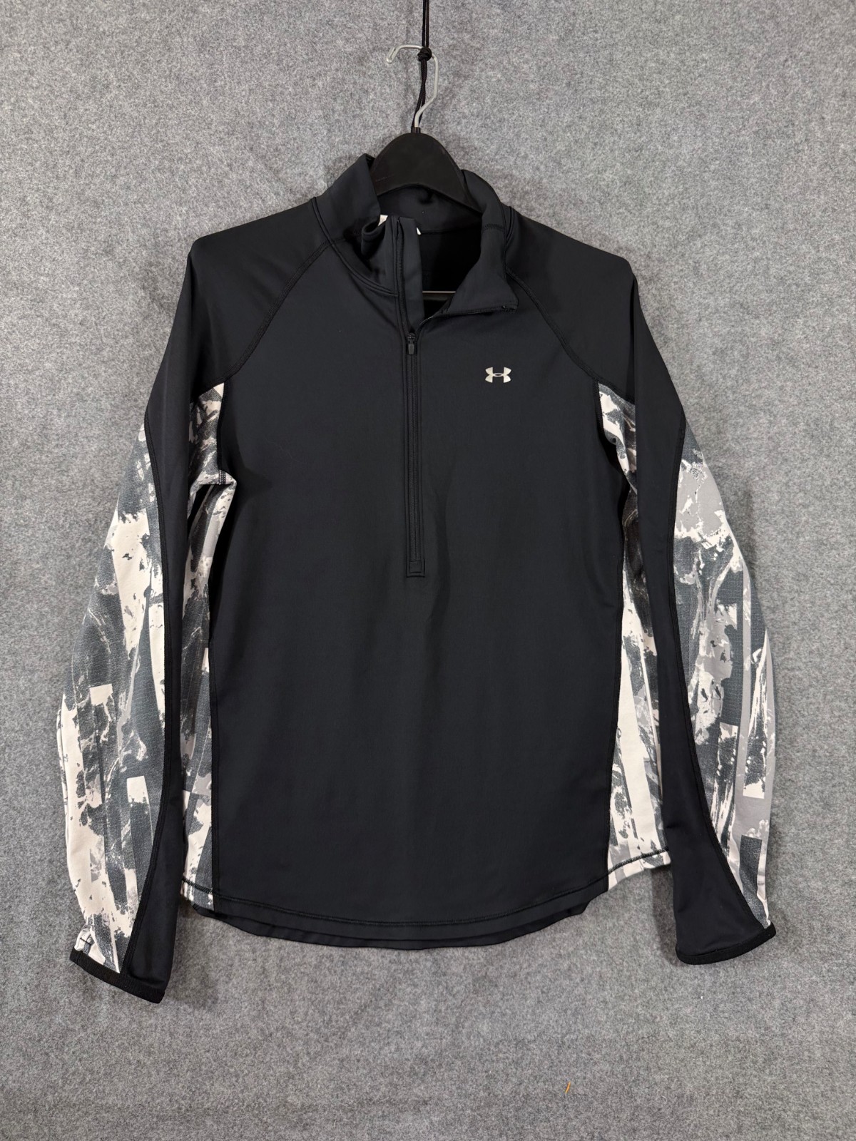 Under Armour Activewear Top Womens XL Black Gray Contrast Print Coldgear 1/2 Zip