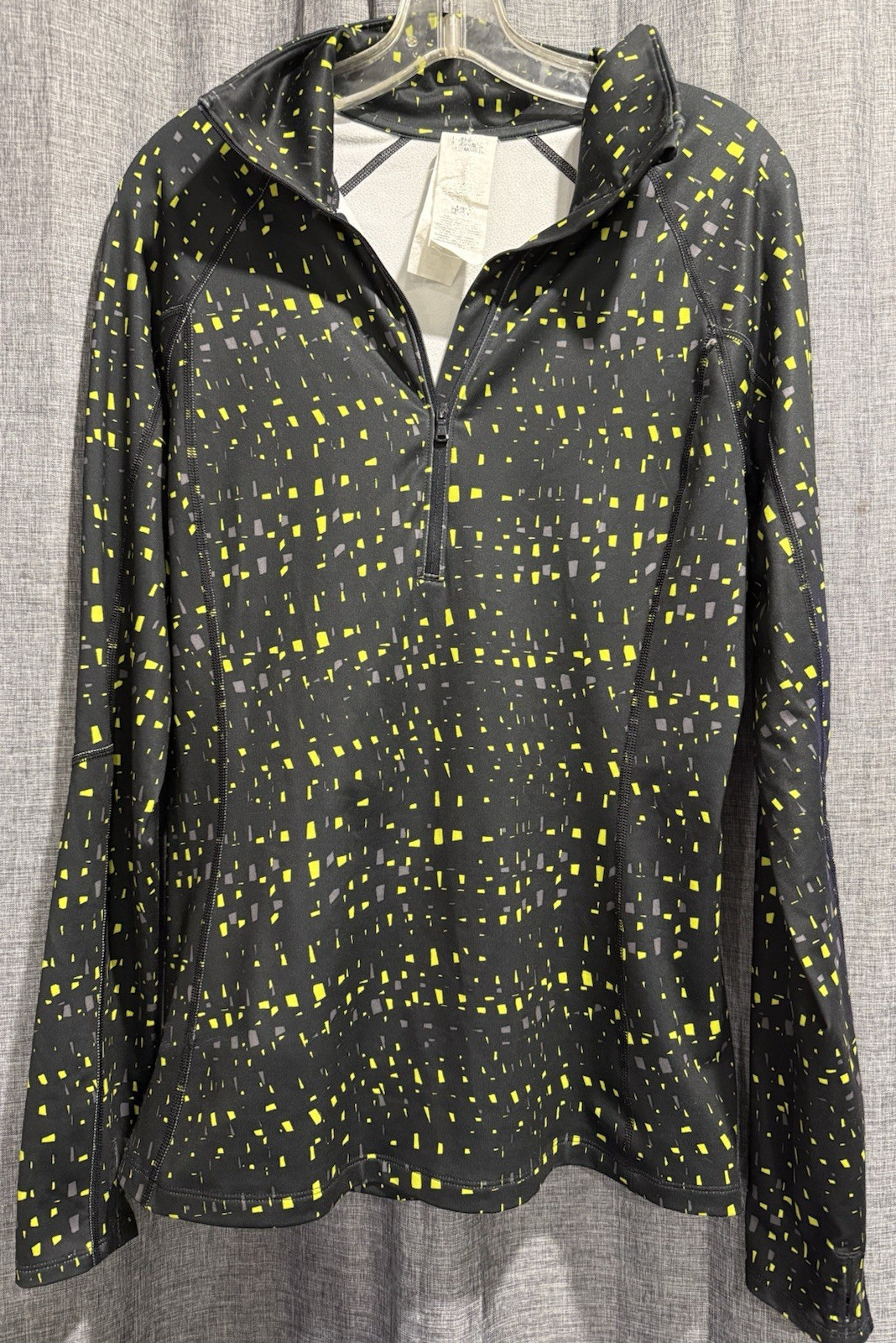 Under Armour Women 1/4 Zip Pullover Shirt Size Medium Black Yellow Thumbholes
