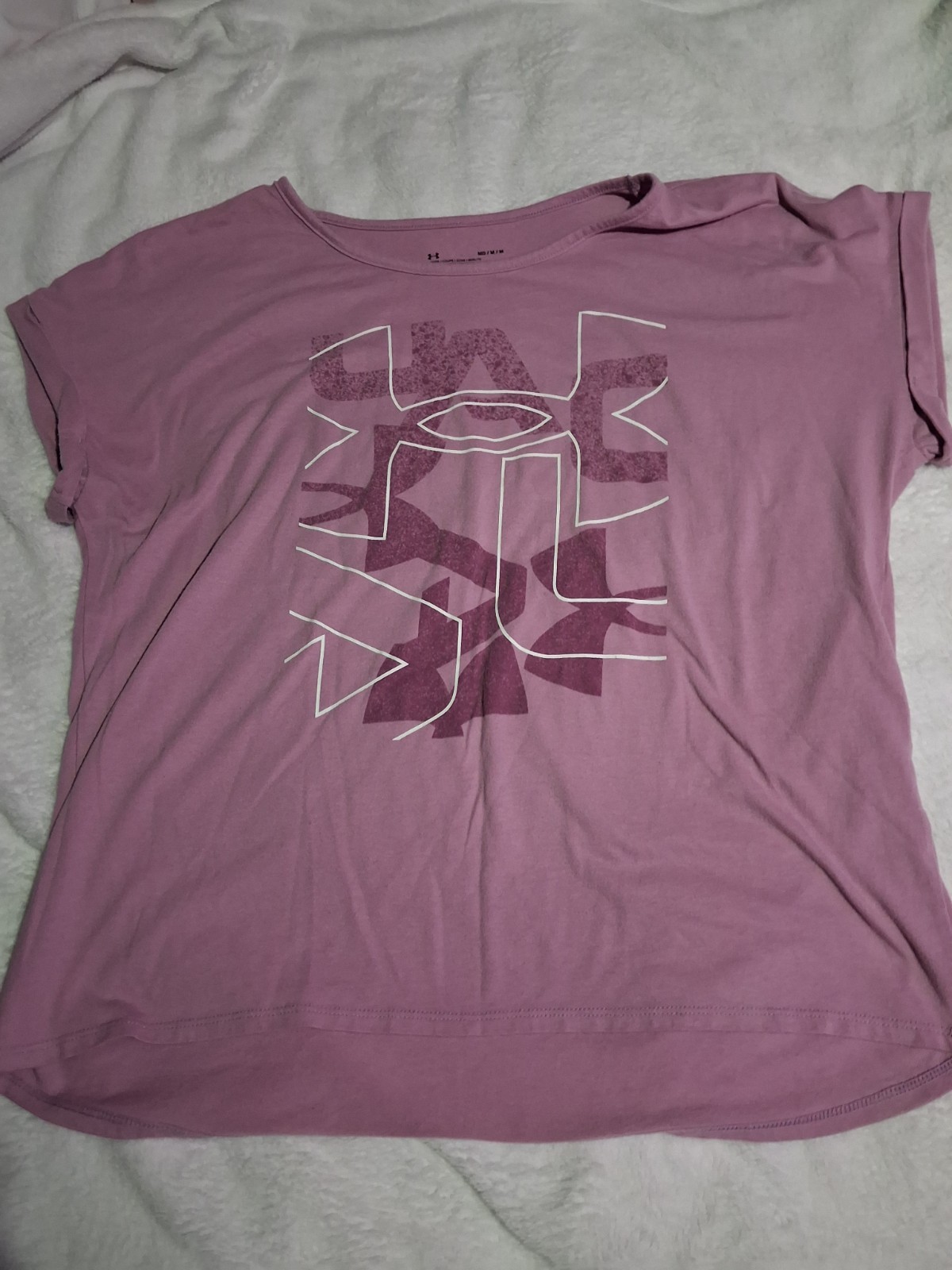 UNDER ARMOUR~”Heatgear” Womens Purple Graphic Print, Loose Fit Shirt Size Medium