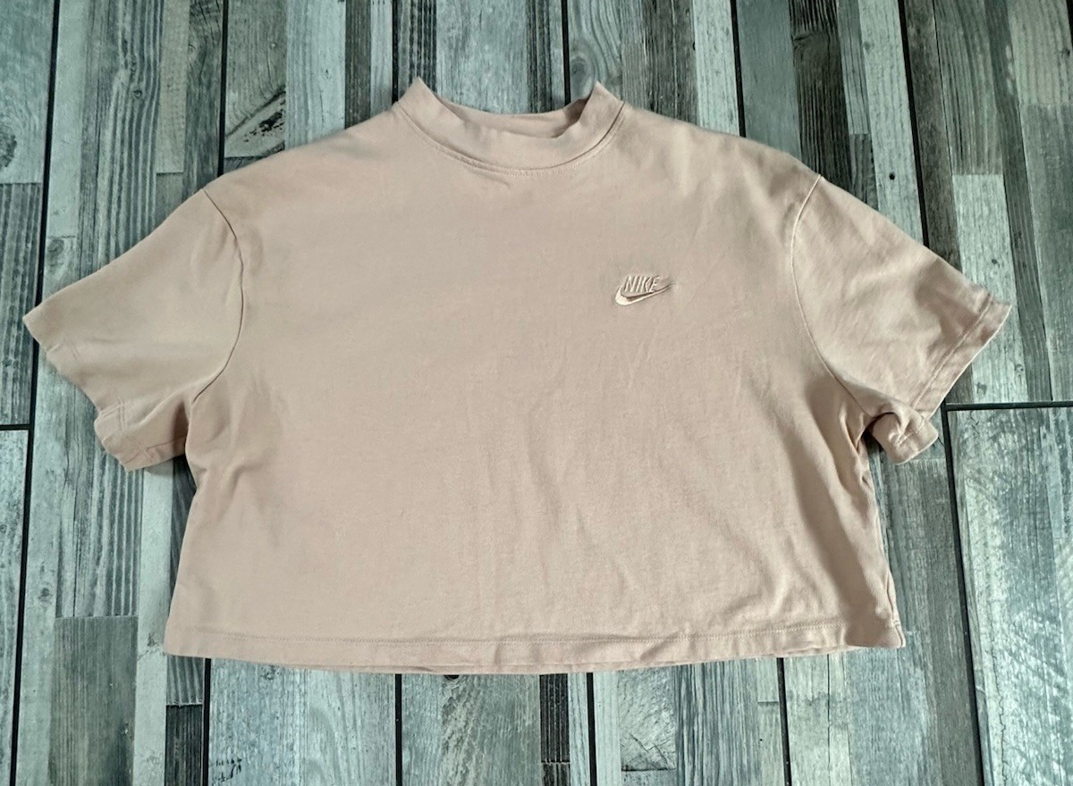 Women’s Nike Cropped Tee Size Large Heavyweight Embroidered Logo