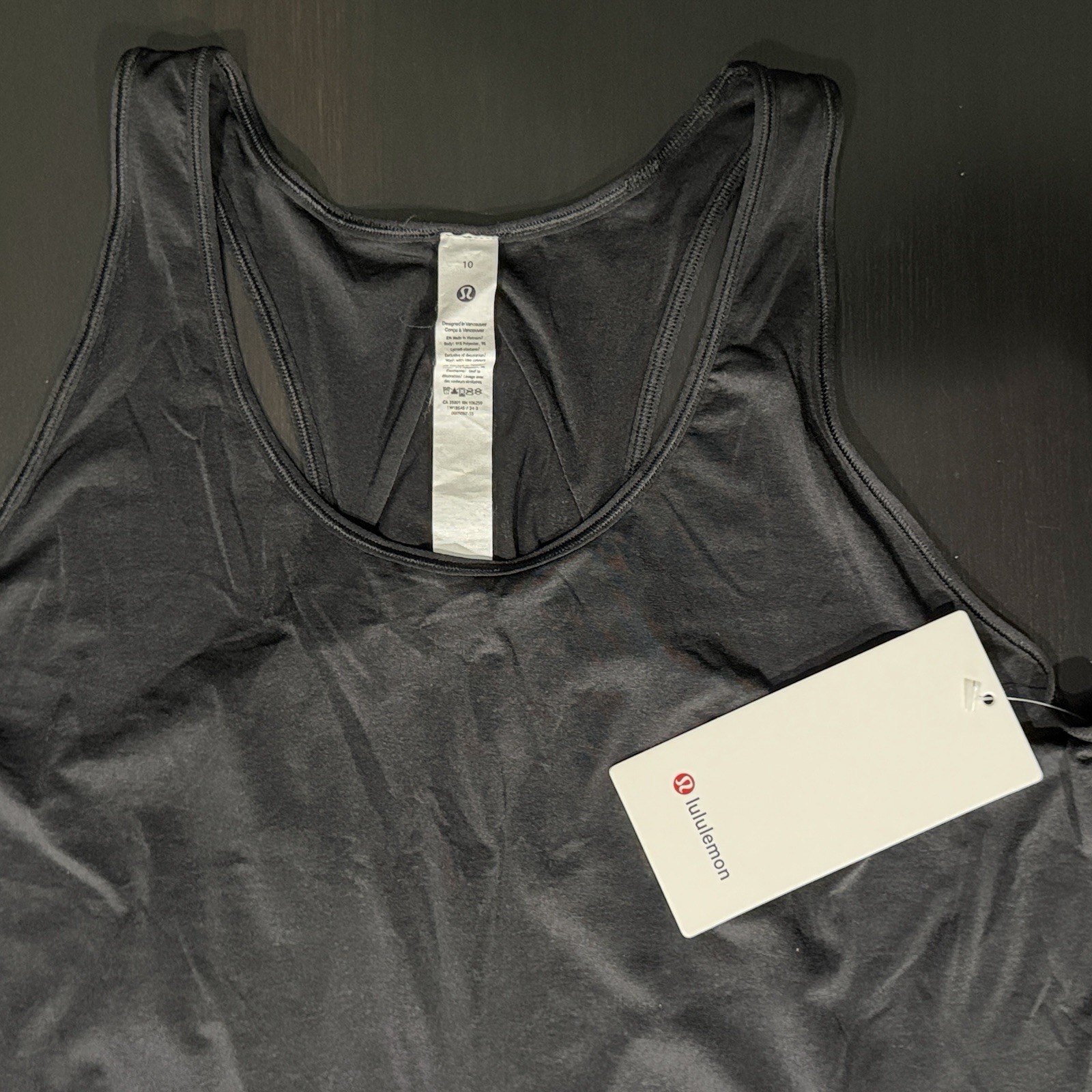 NWT⭐️LULULEMON⭐️SIZE 10⭐️ESSENTIAL TANK*PLEATED AUTHENTIC⭐️HIP LENGTH⭐️BLACK