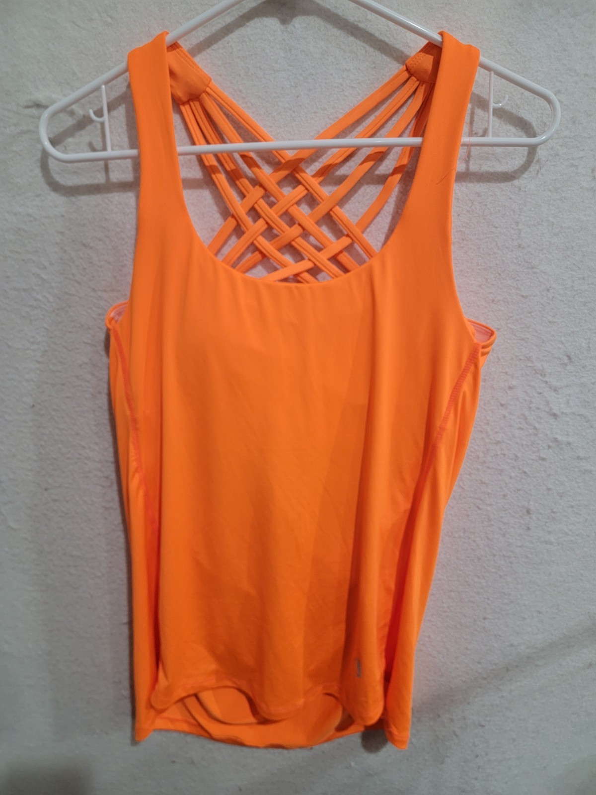 Icyzone Women’s Medium Neon Orange Strappy Back Activewear Tank Top Built-in Bra