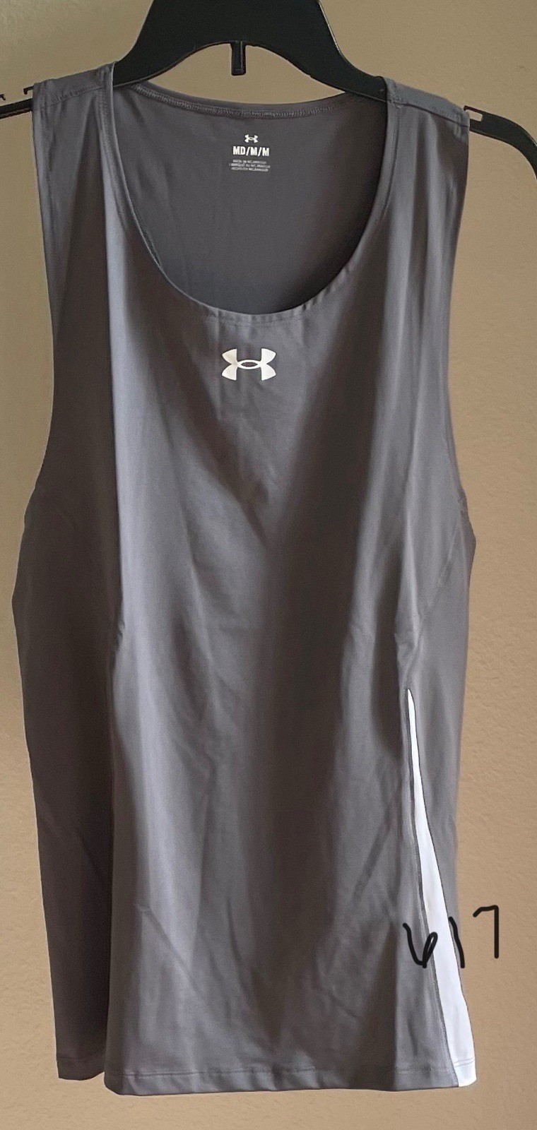 Under Armour Women’s Medium Gray & White Jersey
