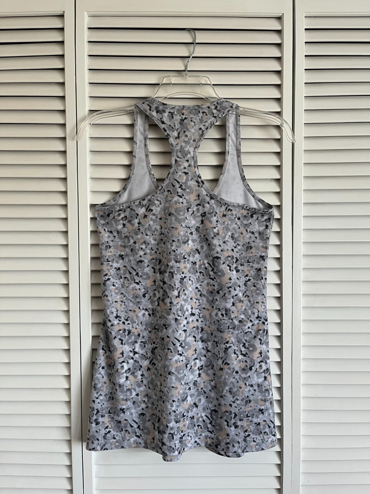 Lululemon Cool Racerback grey, silver, black & beige floral fits sz 6 or 8 rare