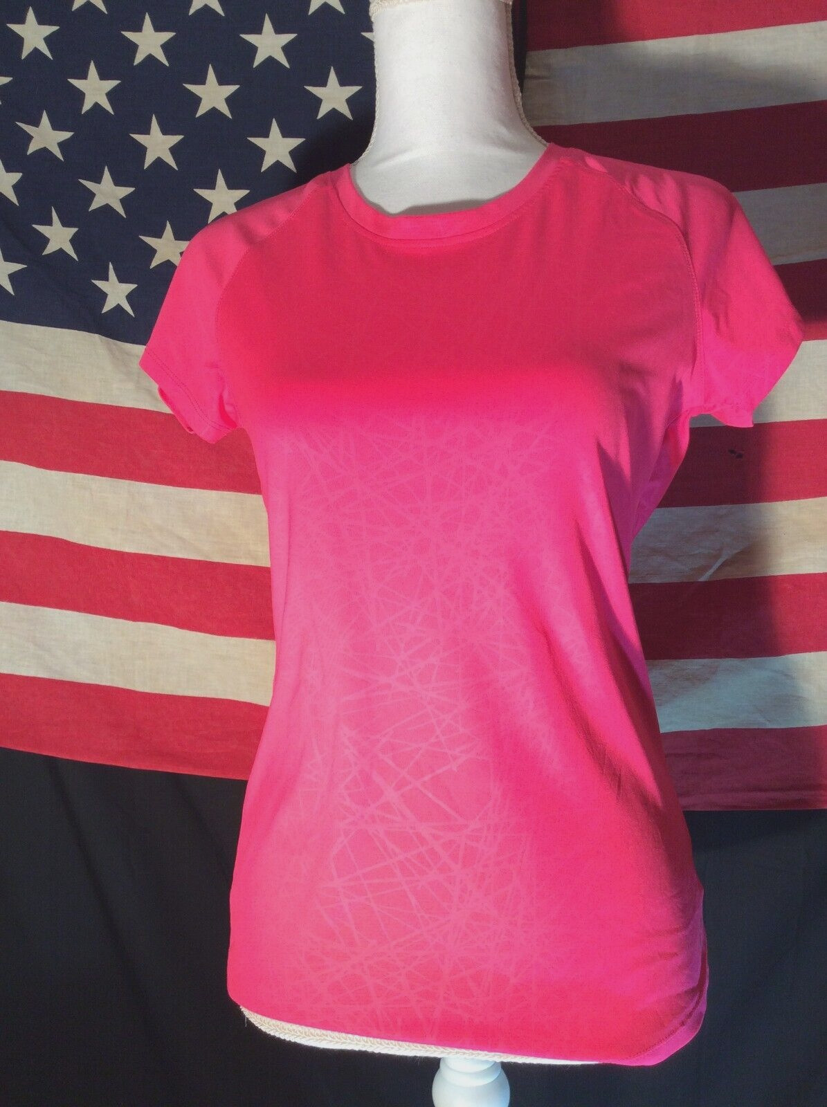 WOMAN’S CHAMPION SEMI-FITTED T SHIRT. SIZE MED. NWOT