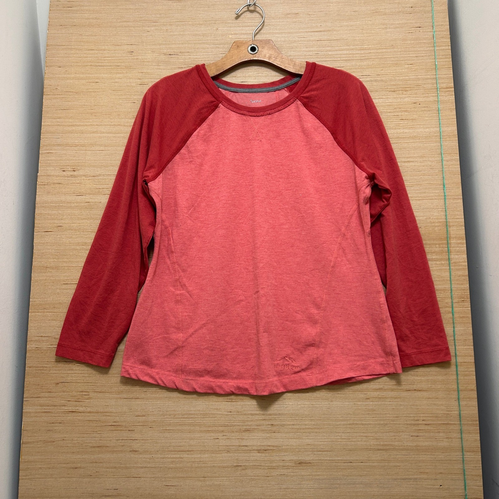 LL Bean Womens Red Raglan Long Sleeve Active Performance Top Size Medium 180438