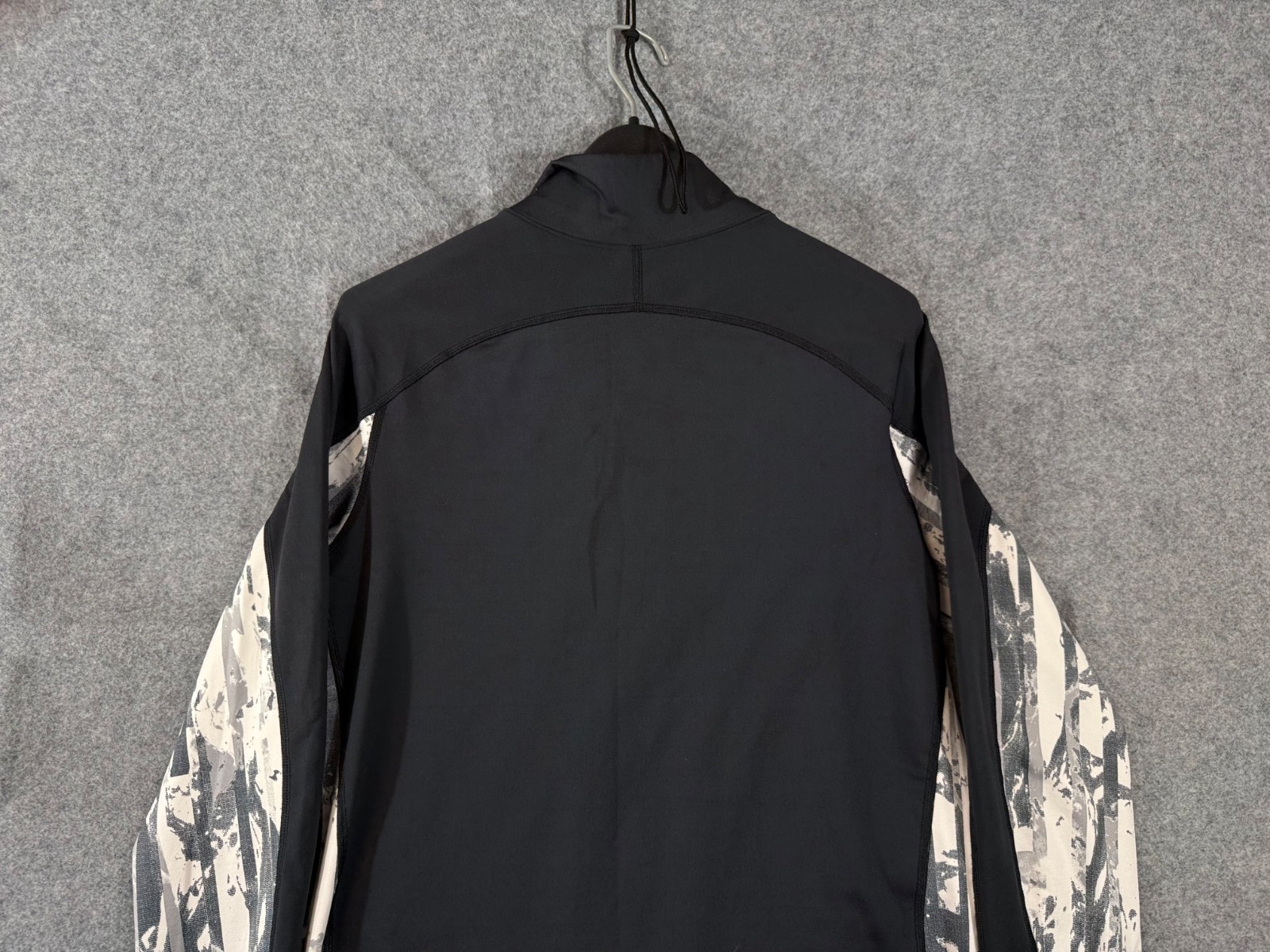 Under Armour Activewear Top Womens XL Black Gray Contrast Print Coldgear 1/2 Zip