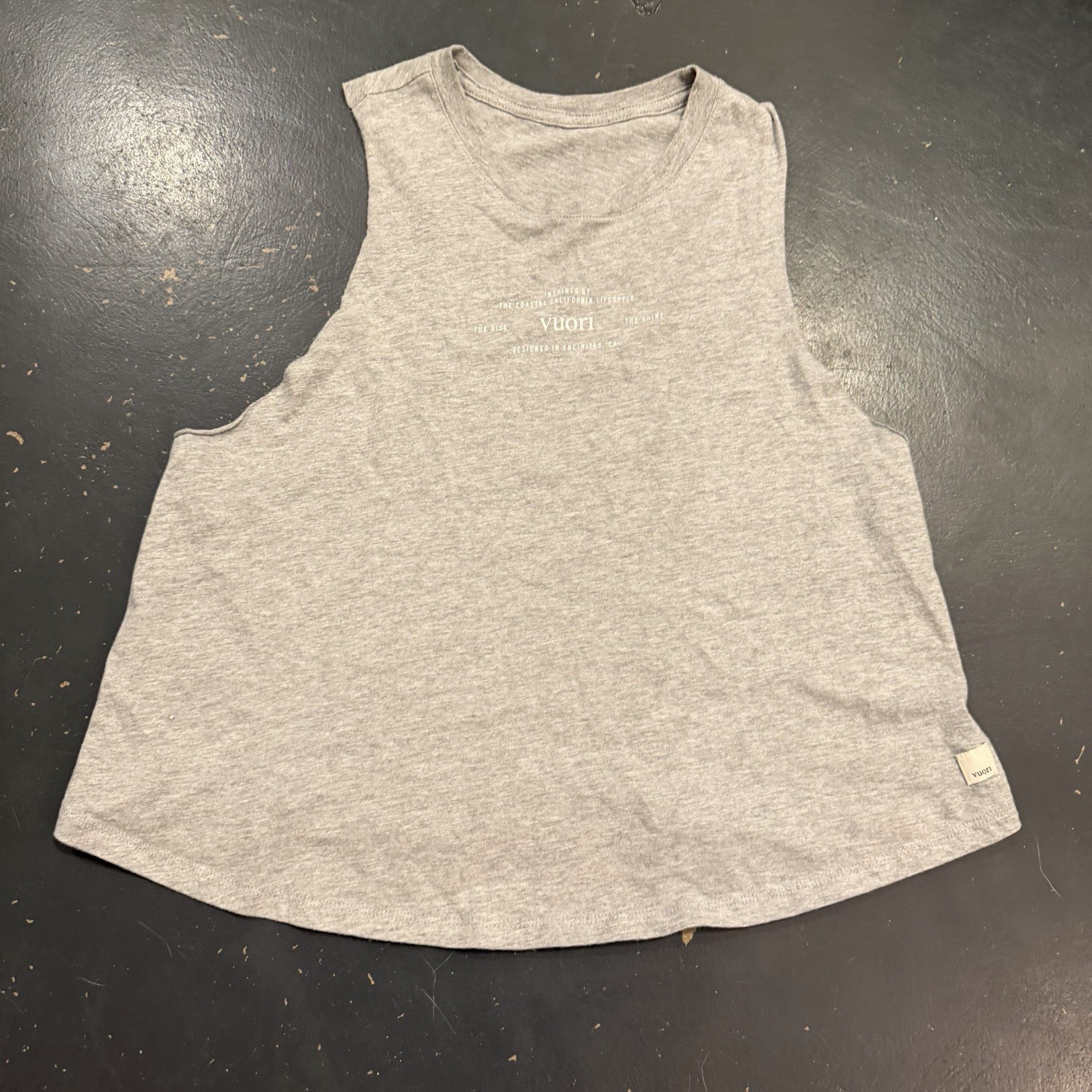 Vuori Tank Top Womens Medium Gray Coastal Lifestyle Cut Off Sleeveless Athletic