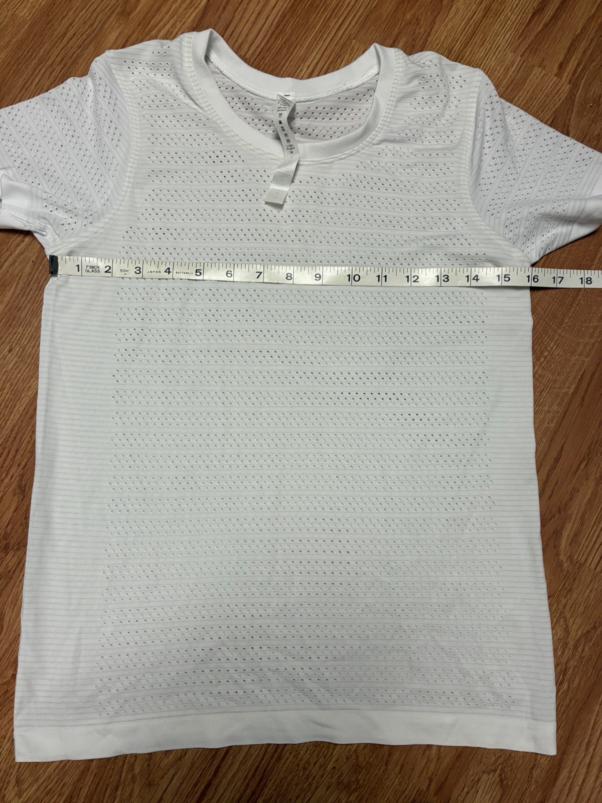 Lululemon Swiftly Tech Athletic Tee Short Sleeve Top White Mesh size 4 Tight