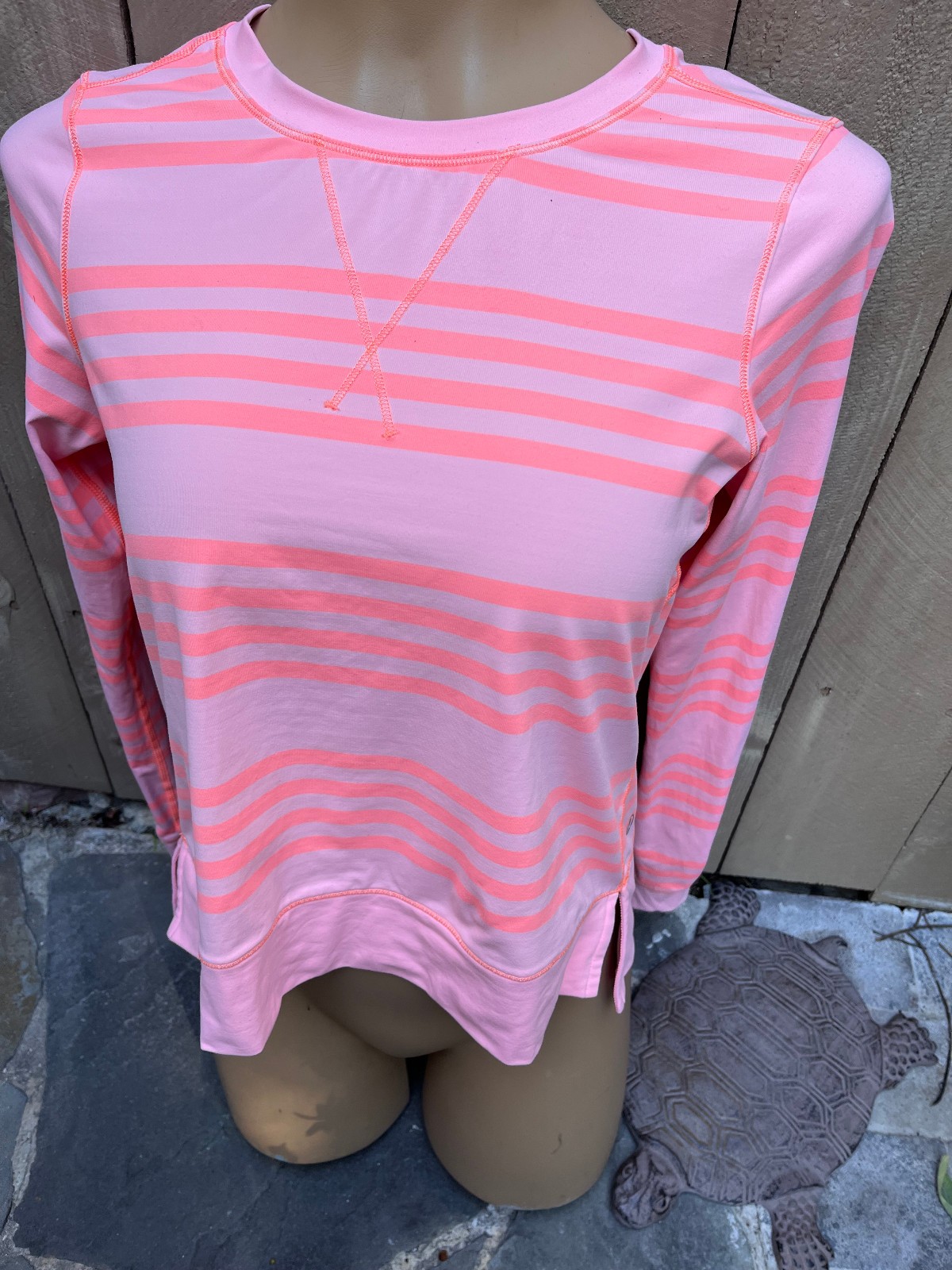 Lululemon Coral Pink Stripe Long Sleeve Zip Back Rash Guard Top – Women’s 4