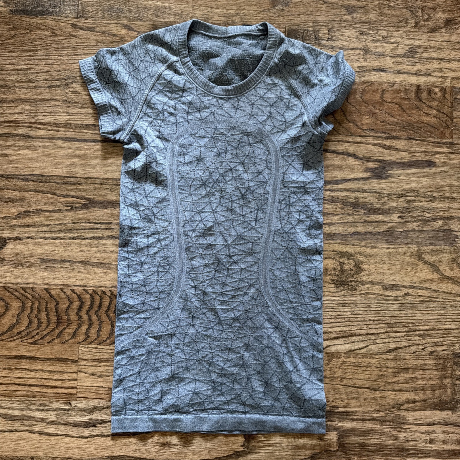 Lululemon Swiftly Tech Shirt Womens Size 2 Gray Short Sleeve Athletic Tee