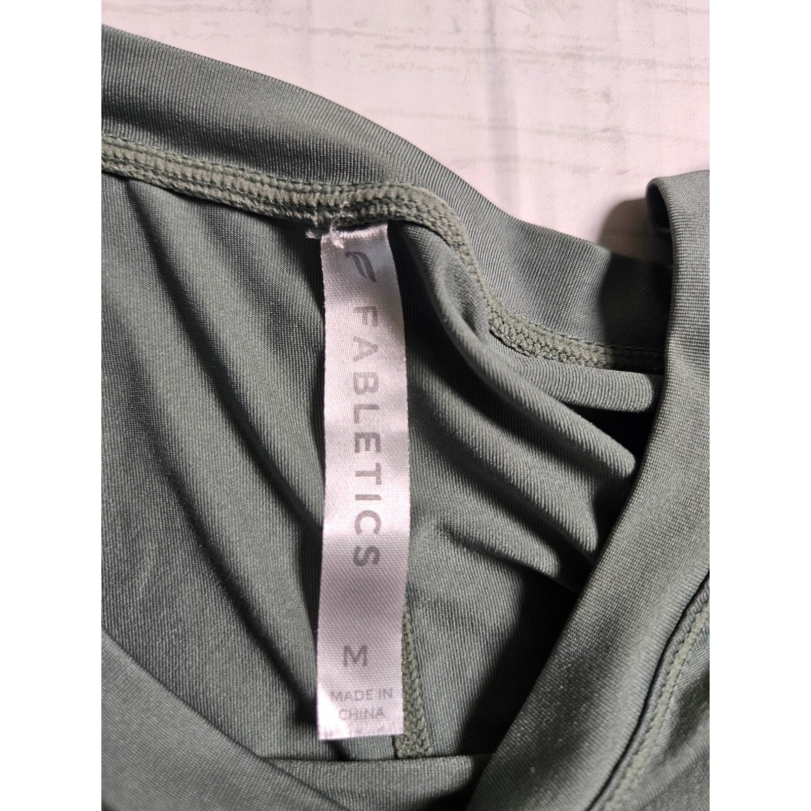 Fabletics Womens Long Sleeve Activewear Top Sage Green Crew Neck Size M