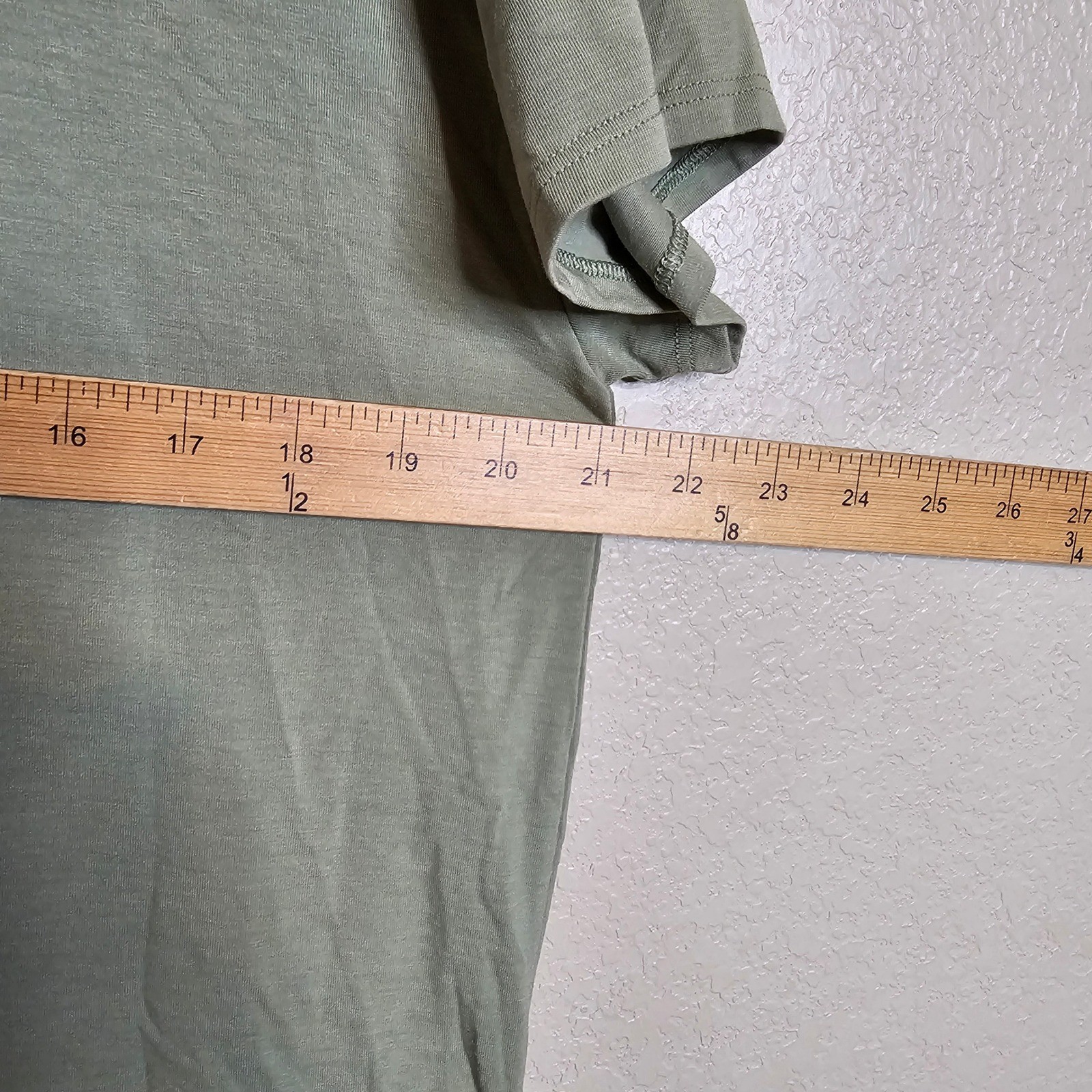 Athleta Move With Ease Tee Olive Green Short Sleeve Relaxed Fit Top Medium