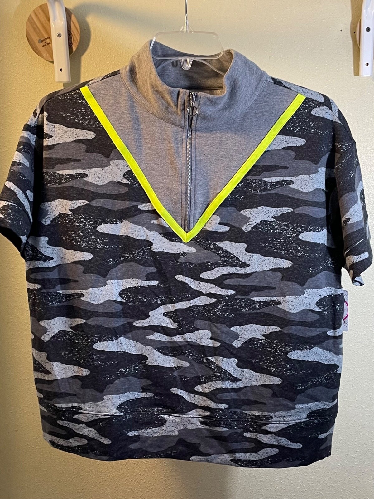 Flirtitude Active Gray Camo Workout Top Athleisure Jamestown Half Zip Sz M New