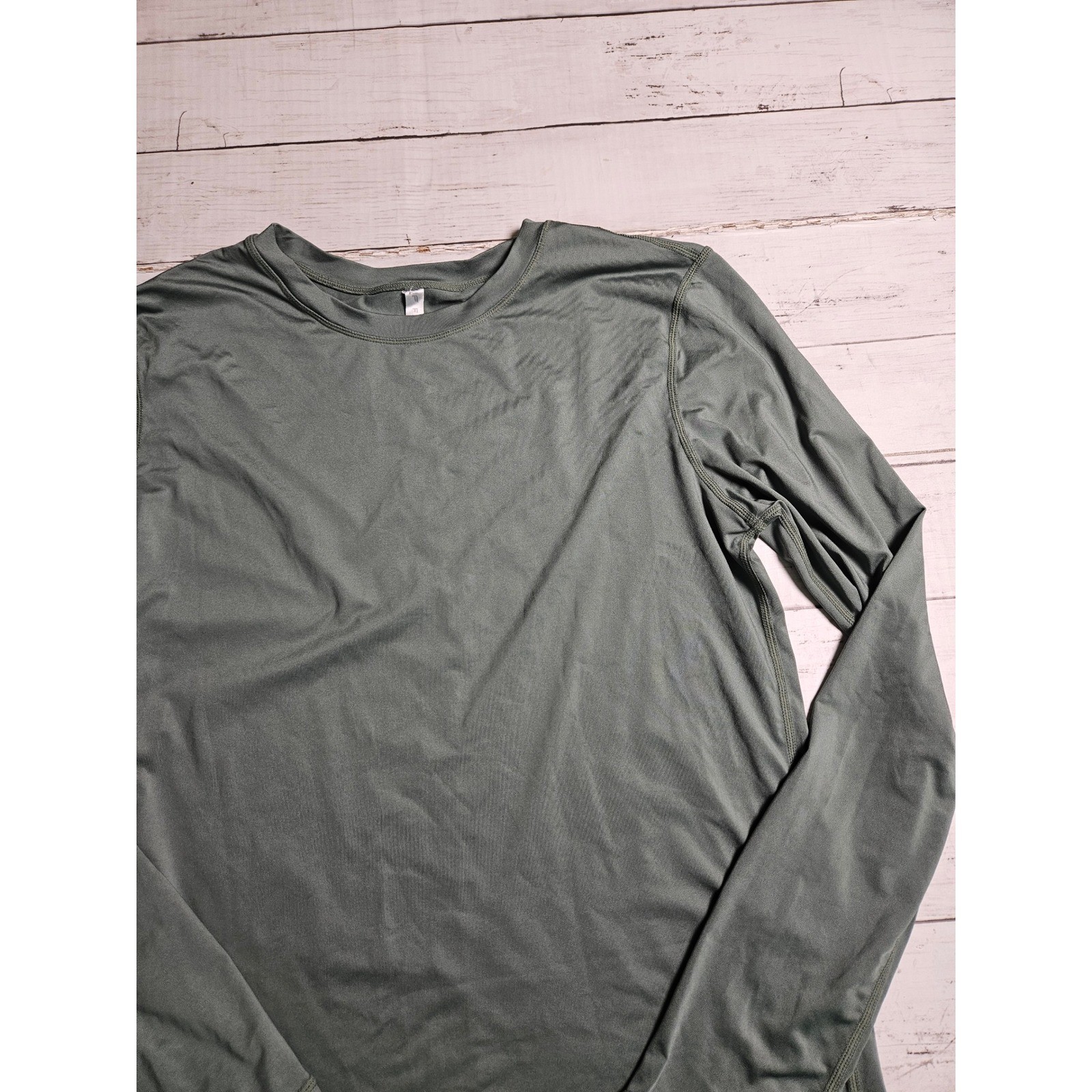 Fabletics Womens Long Sleeve Activewear Top Sage Green Crew Neck Size M