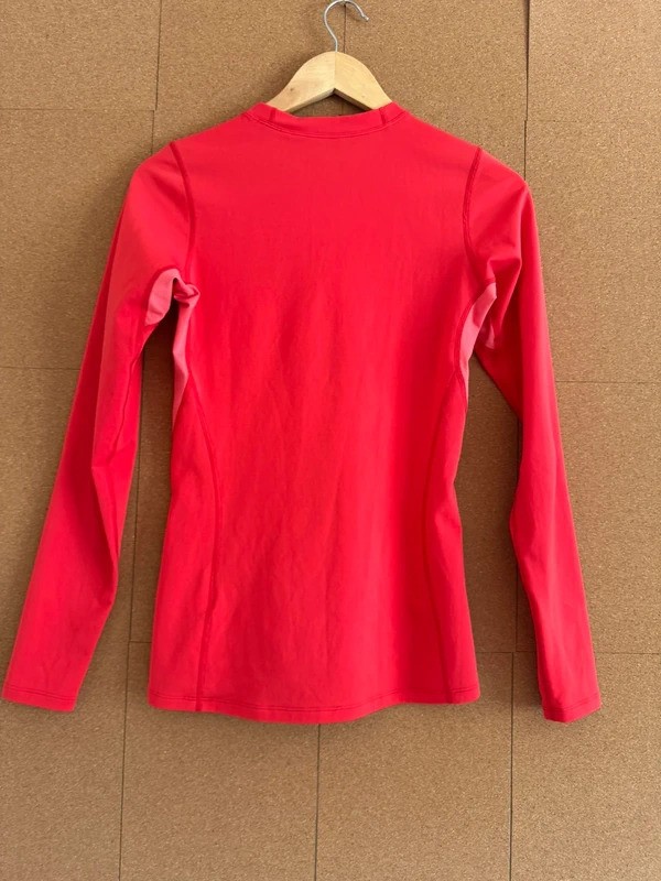 Arc’teryx Base Layer Small Red Outdoors Walking Hiking Skiing Women’s Active