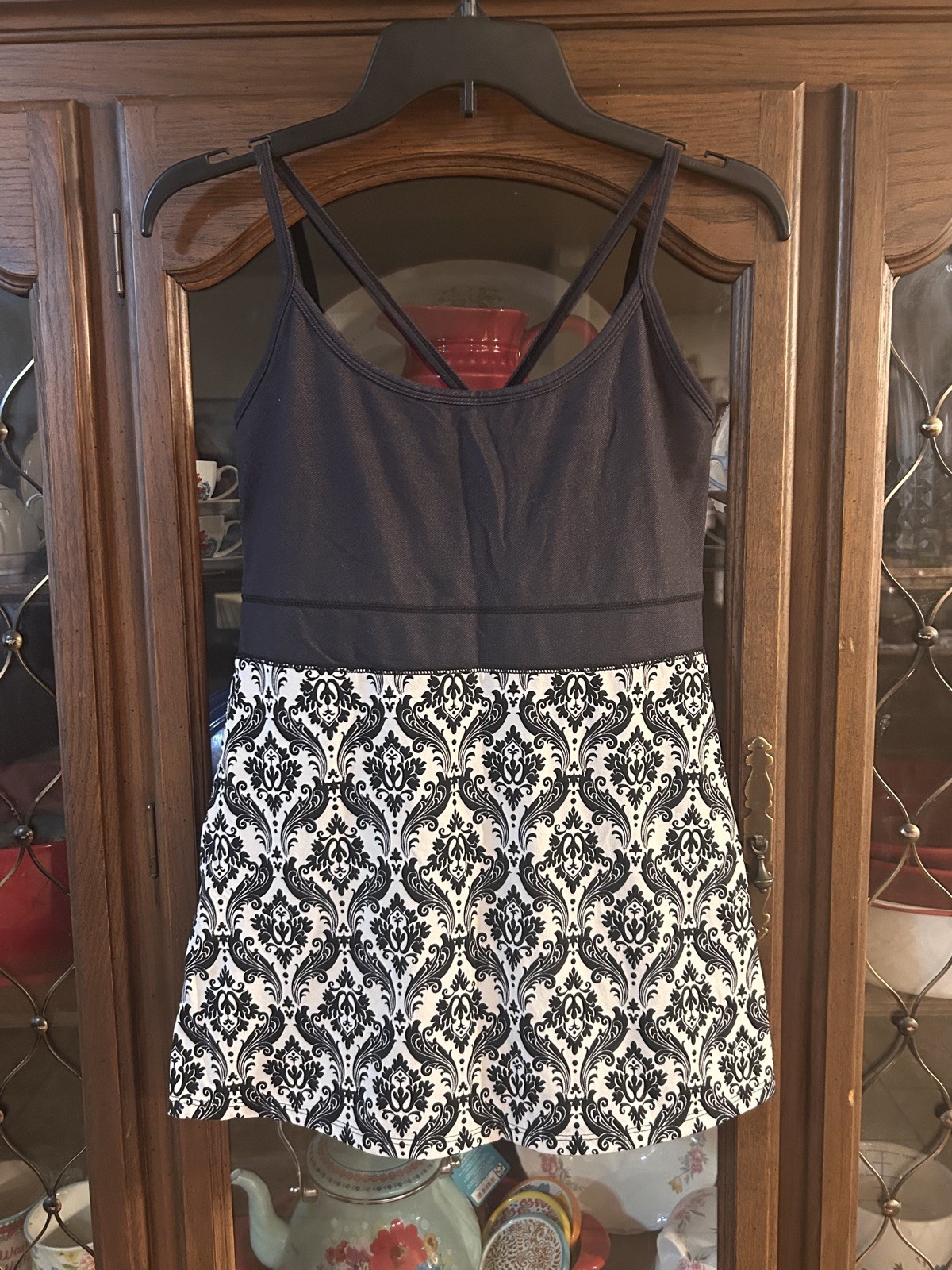 Soybu Tank Top L Floral Damask Print Black White Yoga Workout Pilate Tennis SD