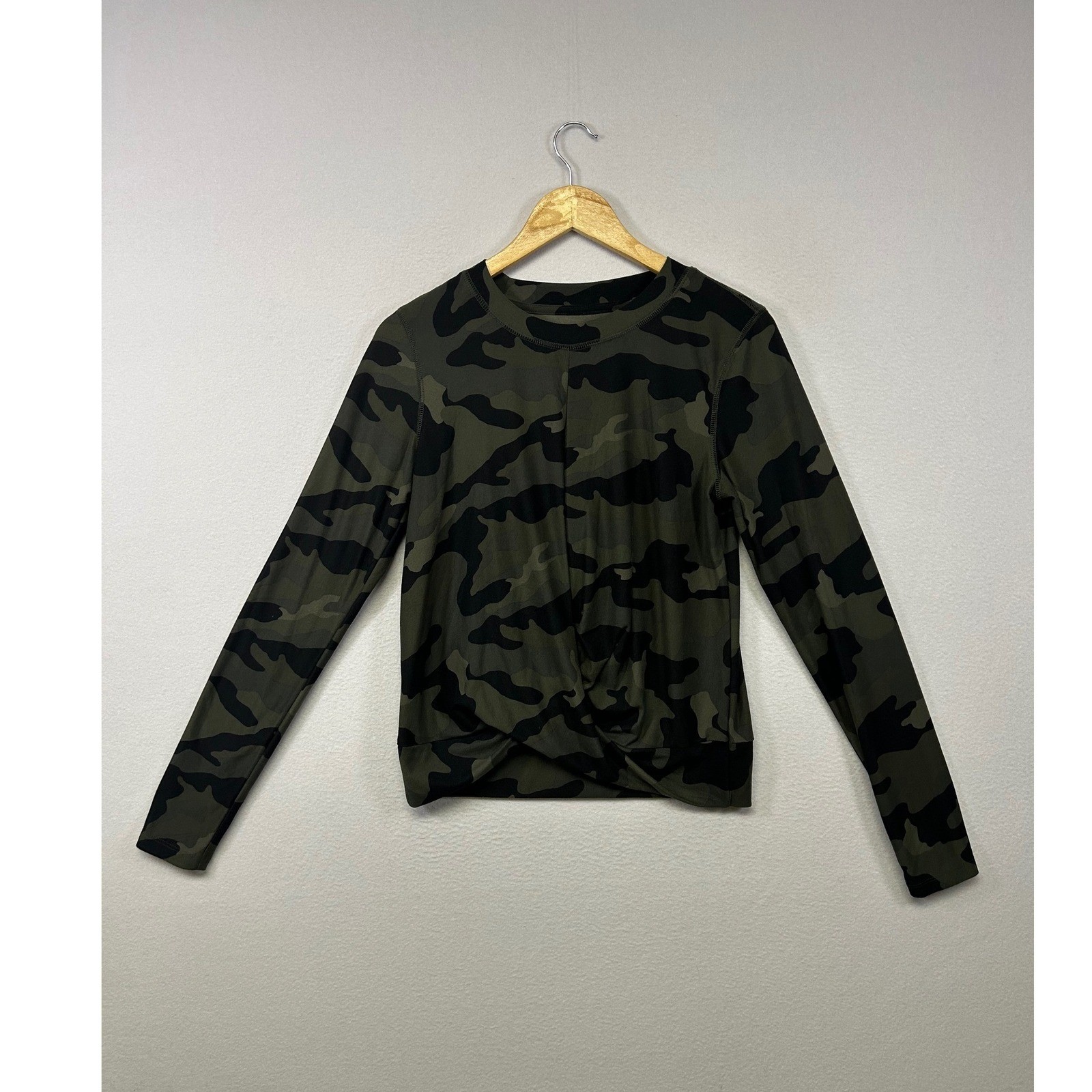 Gorpcore Athleisure Old Navy Active Womens M Tall Green Camo Twist Front Top