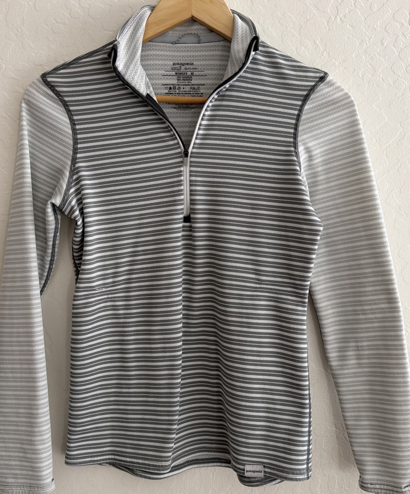 Patagonia XS Gray White Stripe Capilene 3 Mid Weight 1/4 Zip Outdoors Gorpcore