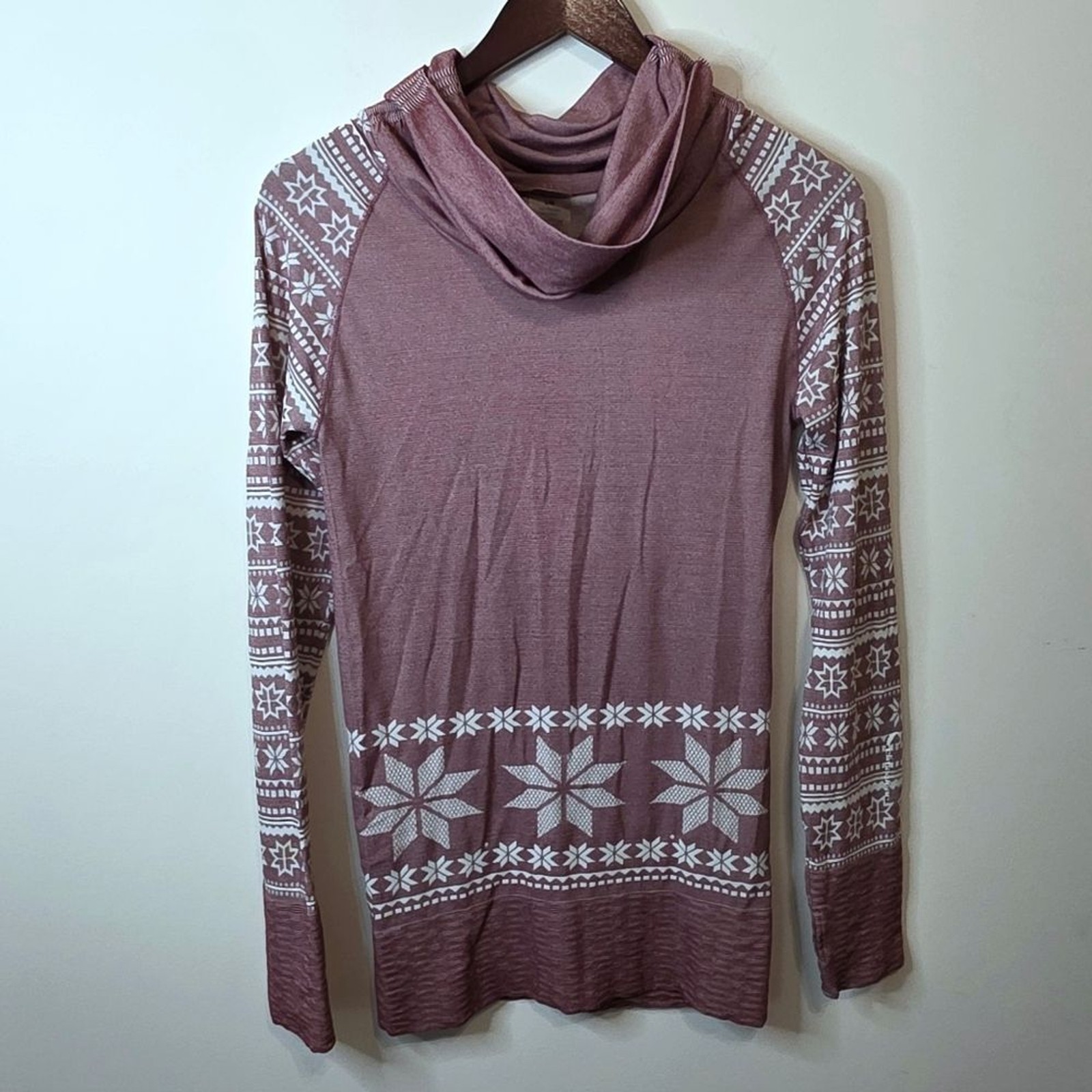 Climawear Red Mauve Snowflakes Cowl Neck Long Sleeve Base Layer Top Size Large