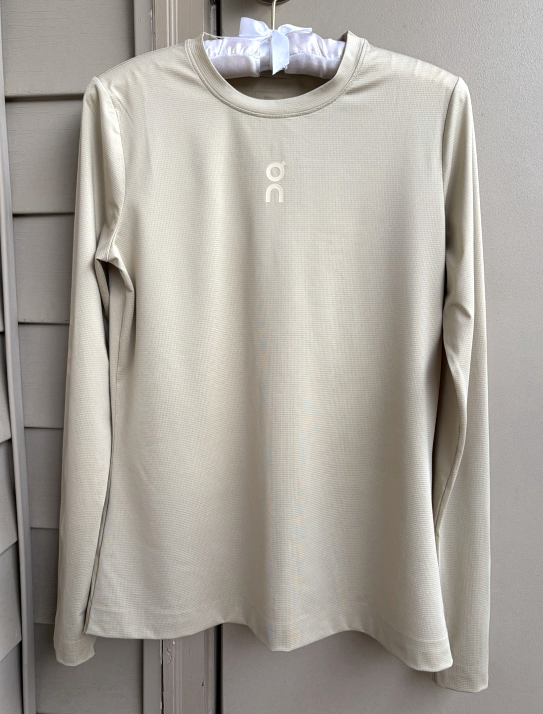 On Clouds Women’s XS Desert (Tan) Long Sleeve Core Long-T IKON