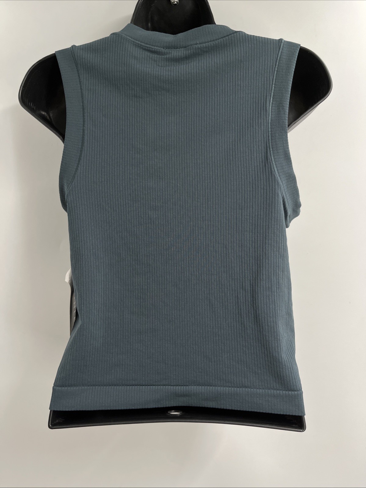 Athleta Women’s Crew Neck Sleeveless Renew Seamless Muscle Tank Blue Size Large