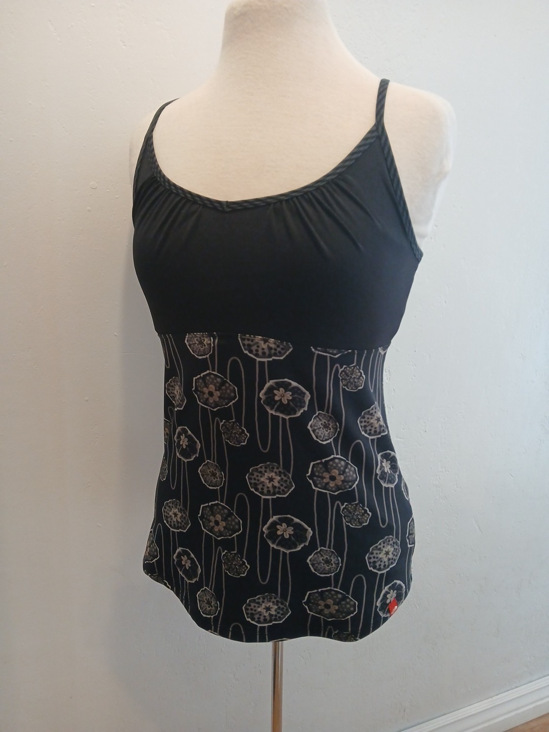 Size S The North Face Women’s Sports Racerback Tank Top Tankini Built In Bra