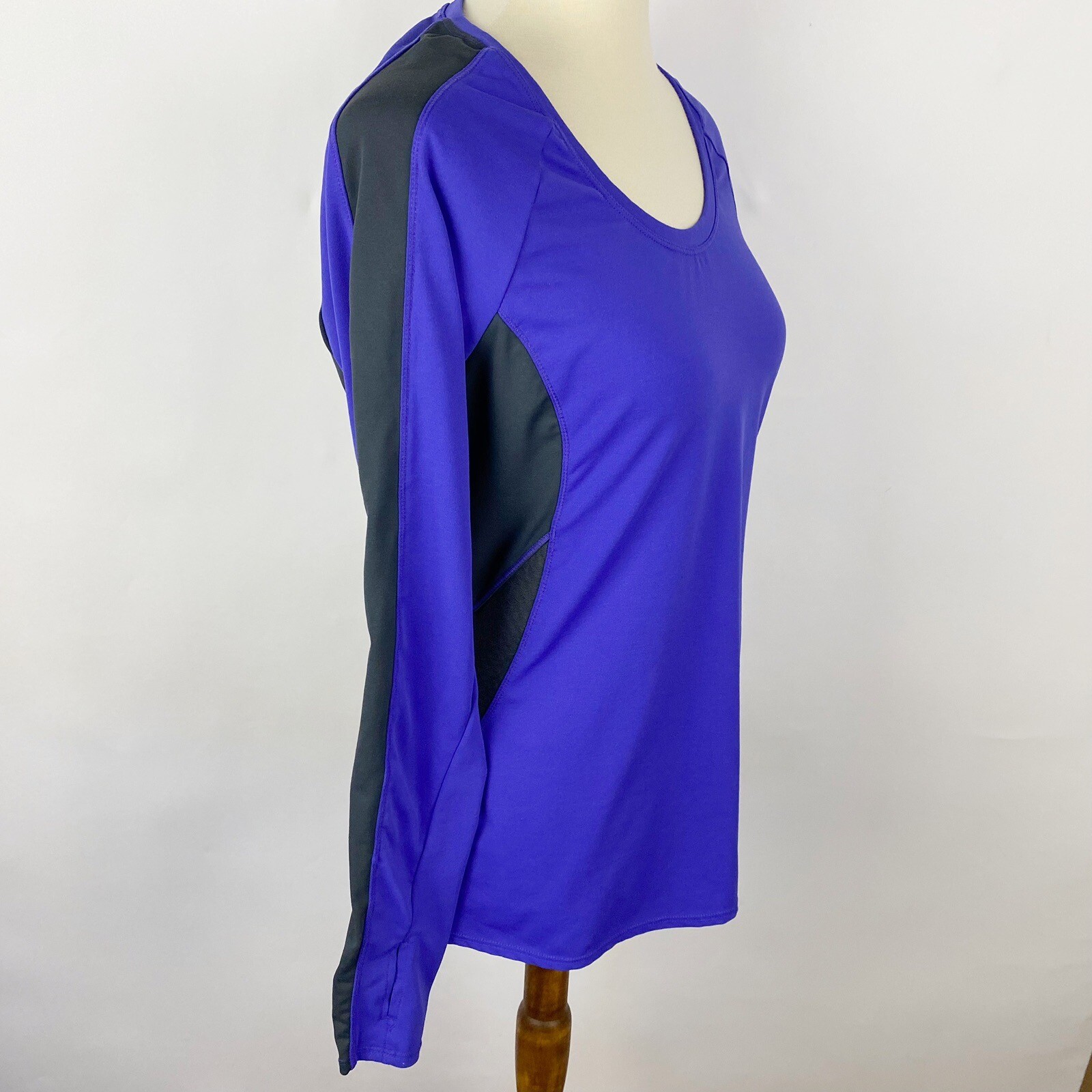 Fabletics Colorblock Mesh Panel Thumbhole Active Top Women Medium Purple Grey