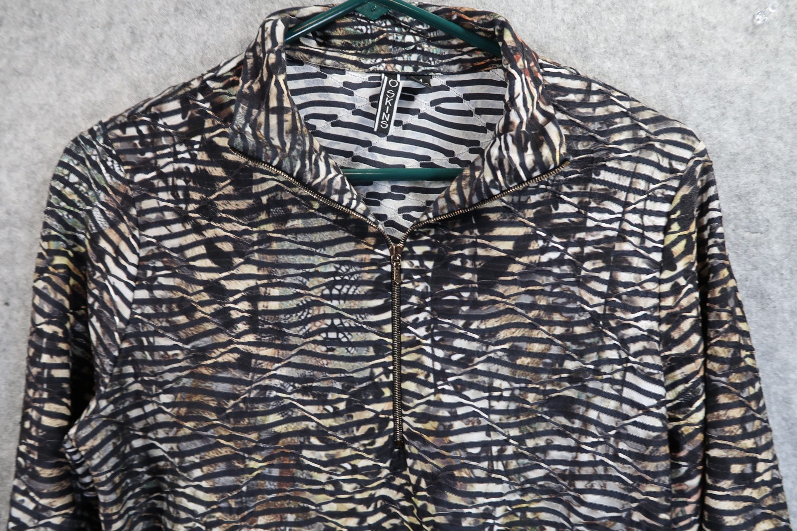 Sno Skins 1/4 Zip Pullover Top Shirt Multicolor Size Medium Colorful Long Sleeve