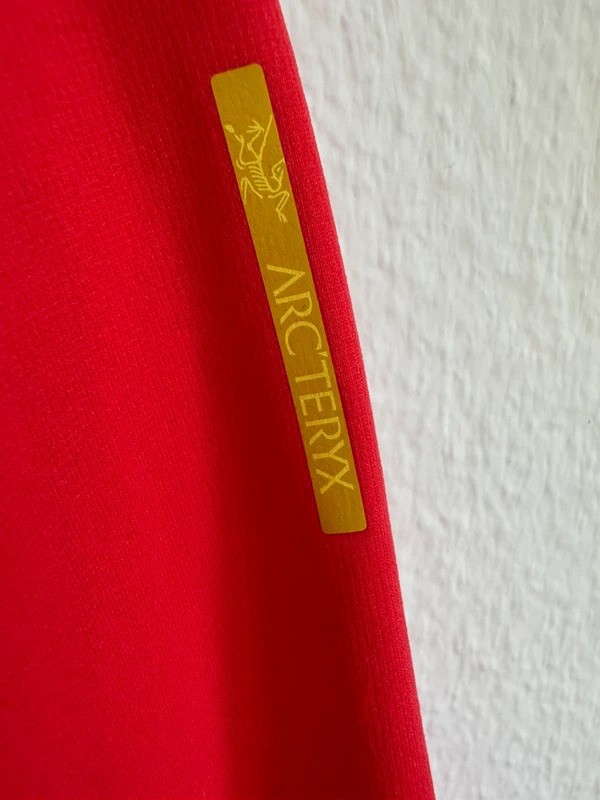 Arc’teryx Base Layer Small Red Outdoors Walking Hiking Skiing Women’s Active