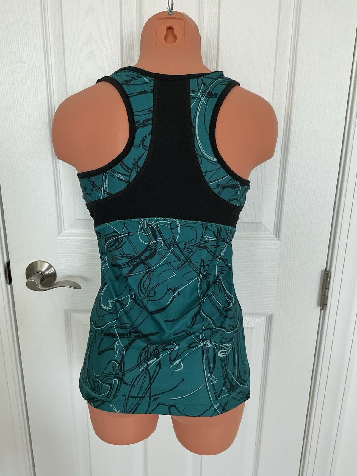 Xersion Size M Green & Black Workout Top w/ Shelf Wrap Bra NWOT
