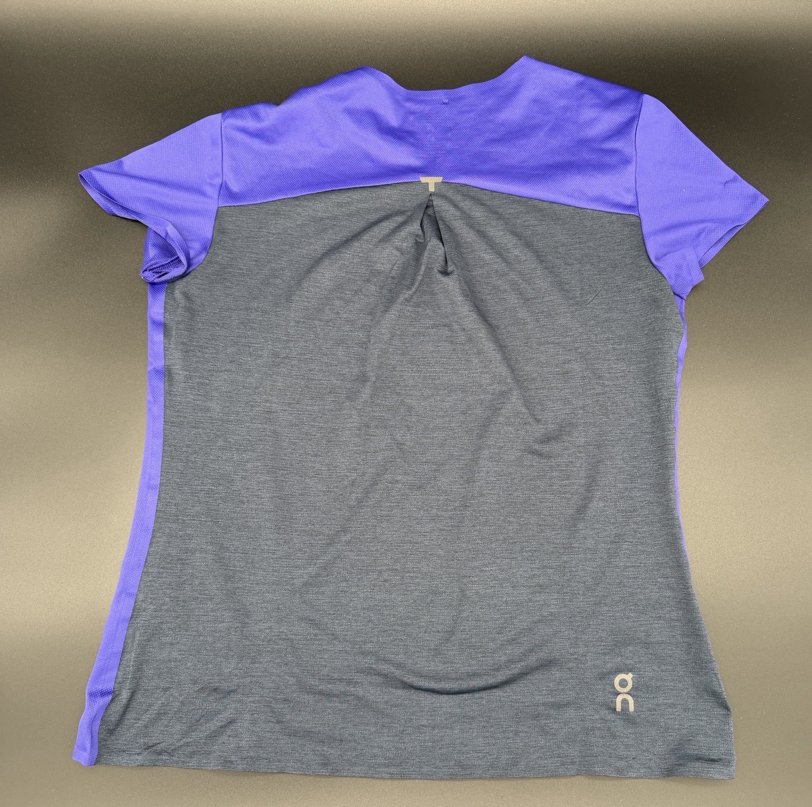 On Performance-T Shirt Running Cloud Performance Women’s Size Small Purple Light