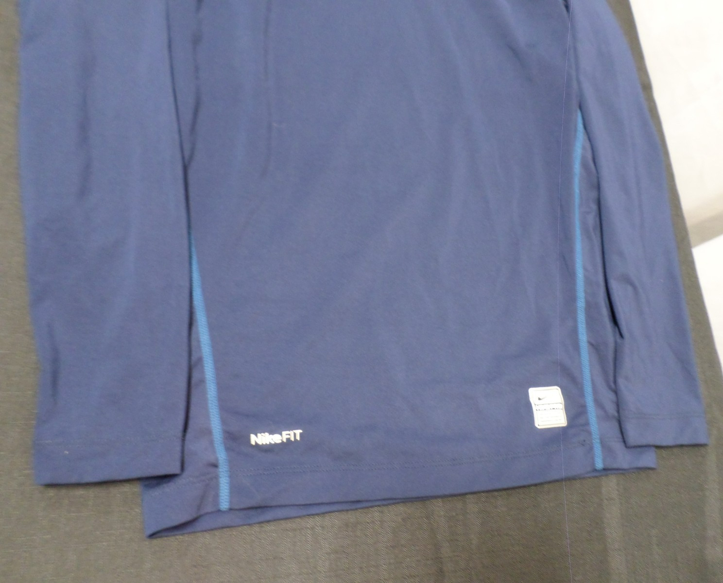 EUC DESIGNER NIKEPRO TIGHT ATHLETIC LONG SLEEVE MOCKNECK BLUE SHIRT SIZE MEDIUM
