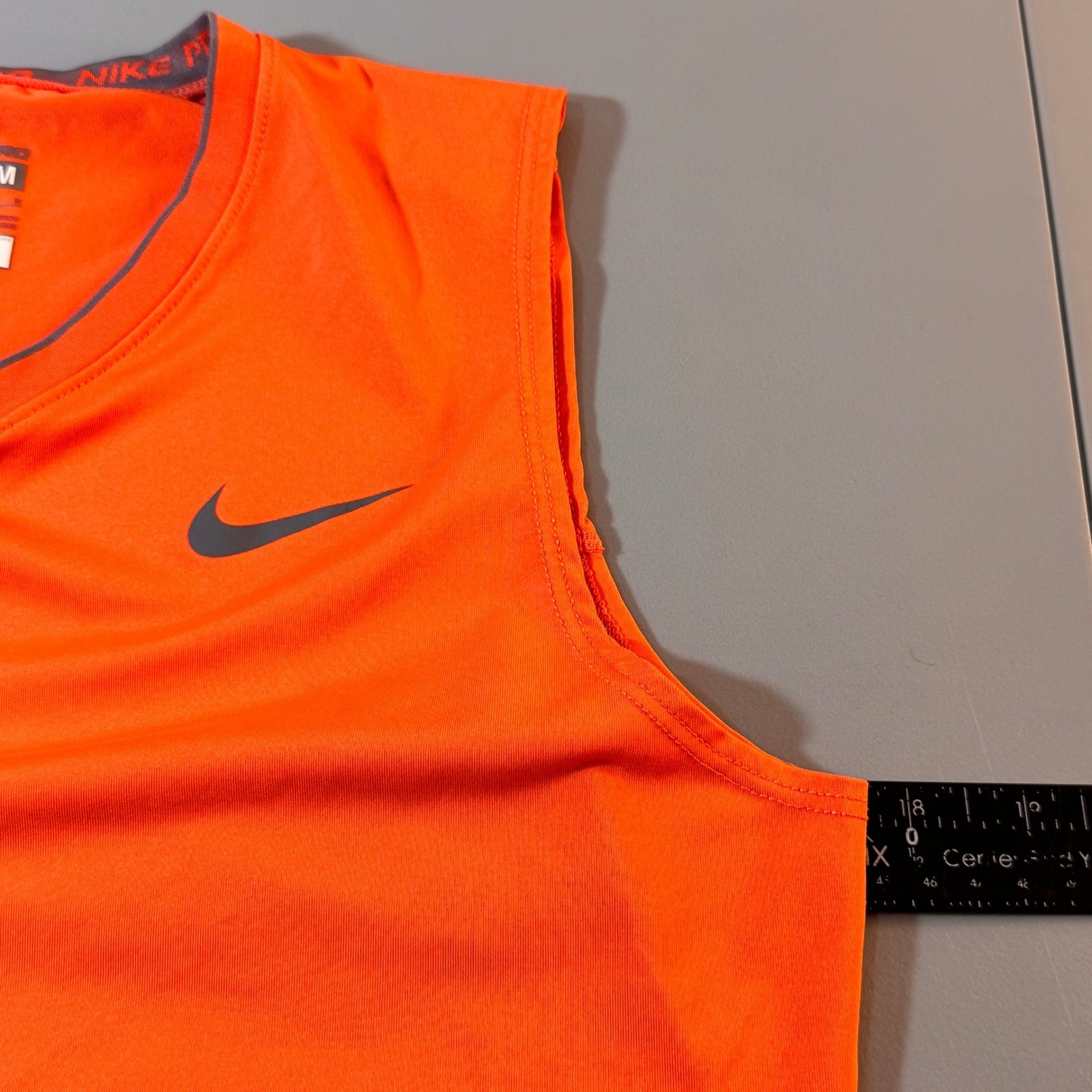 Nike Pro Tank Top Womens Medium Orange Excellent Sleeveless V-Neck Compression