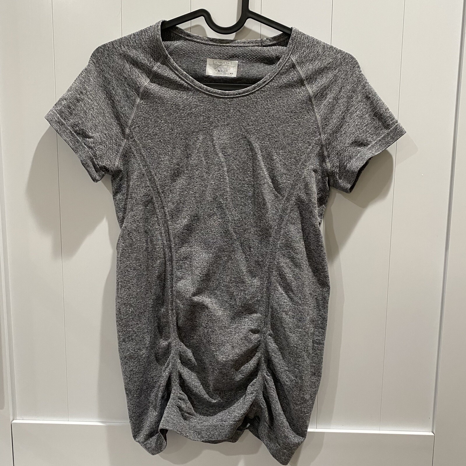 Athleta Women’s Fastest Track Short Sleeve T-shirt Size XS Style# 438563 Gray