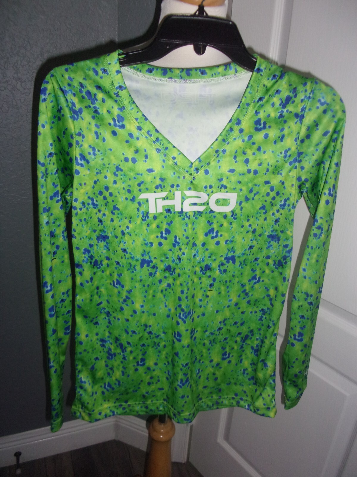 TH20 Woman’s Pullover Fishing Swim Long Sleeve Rash guard Top Size Small