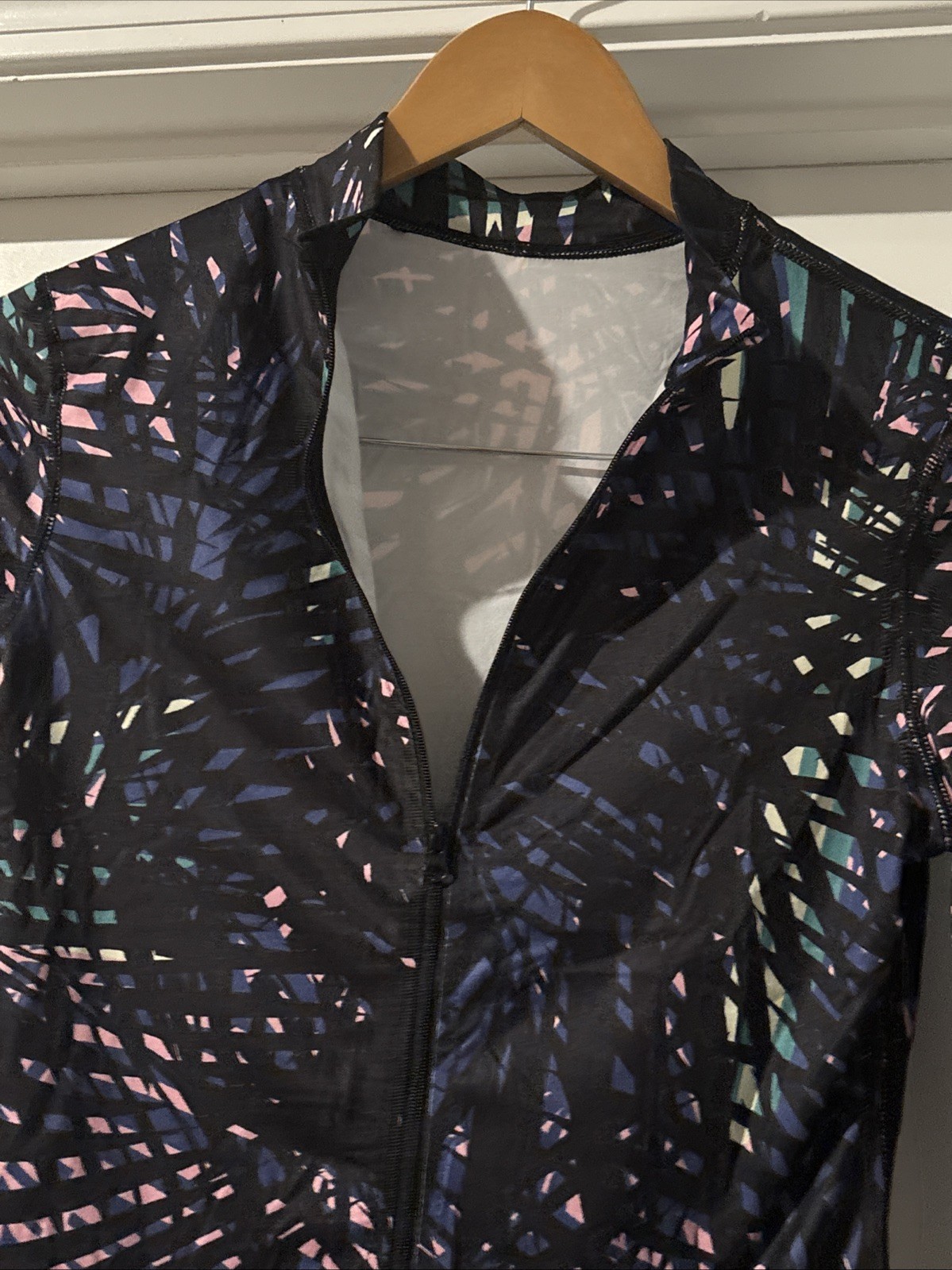 Lightweight Multi-Color Activewear Zip-up Shirt Women’s Size Large