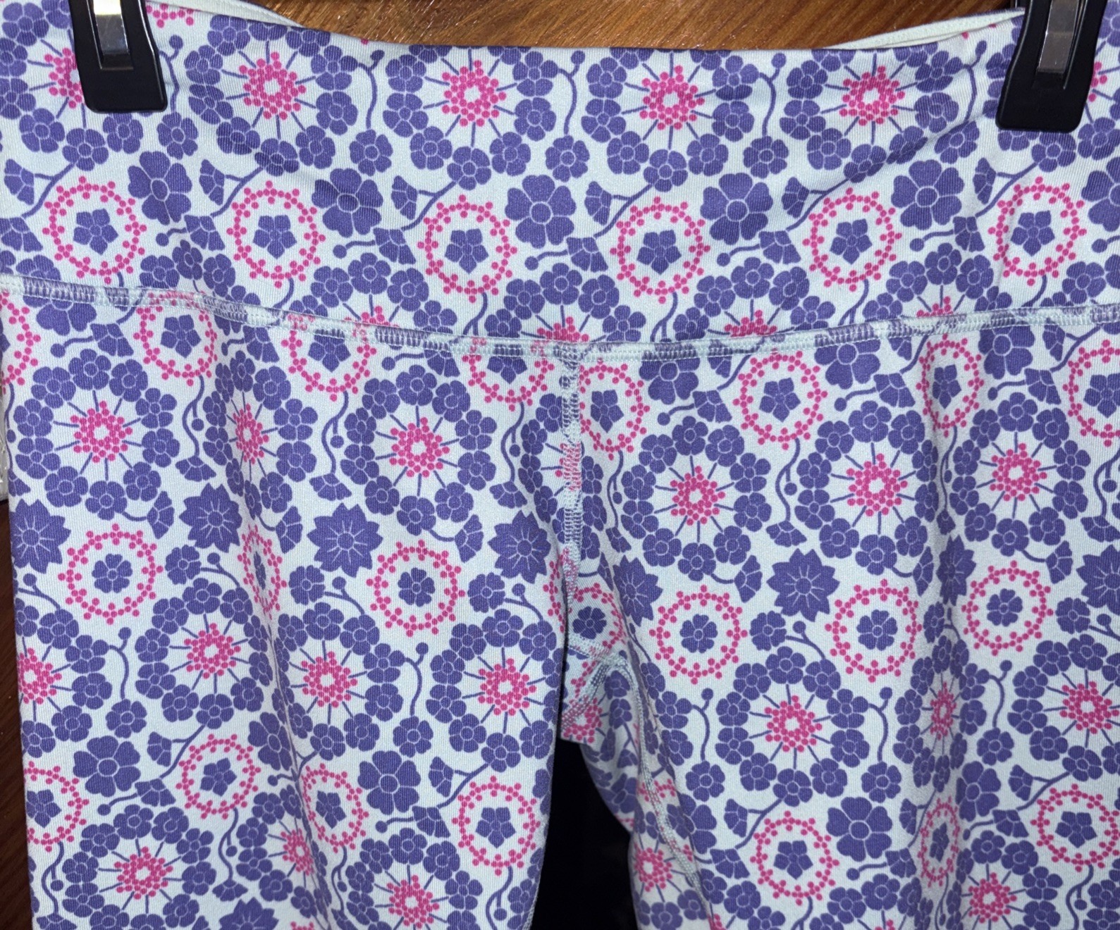 Lululemon 8 Wunder Under Crop Twiggy Raspberry Glo Purple Aqua EUC! Gorgeous!