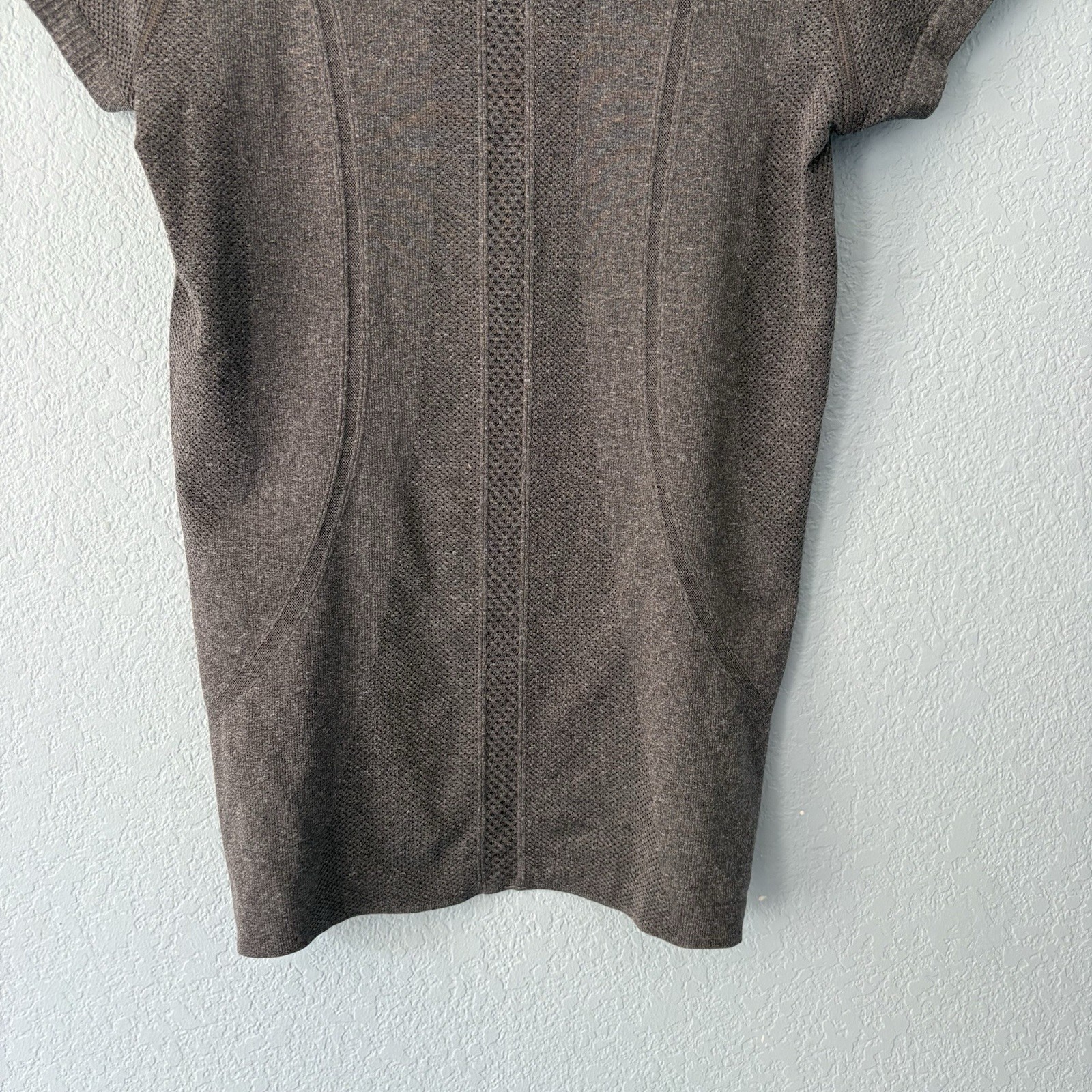 Lululemon Women’s Size 6 Swiftly Tech Short Sleeve Top Black Gray Stretch EUC