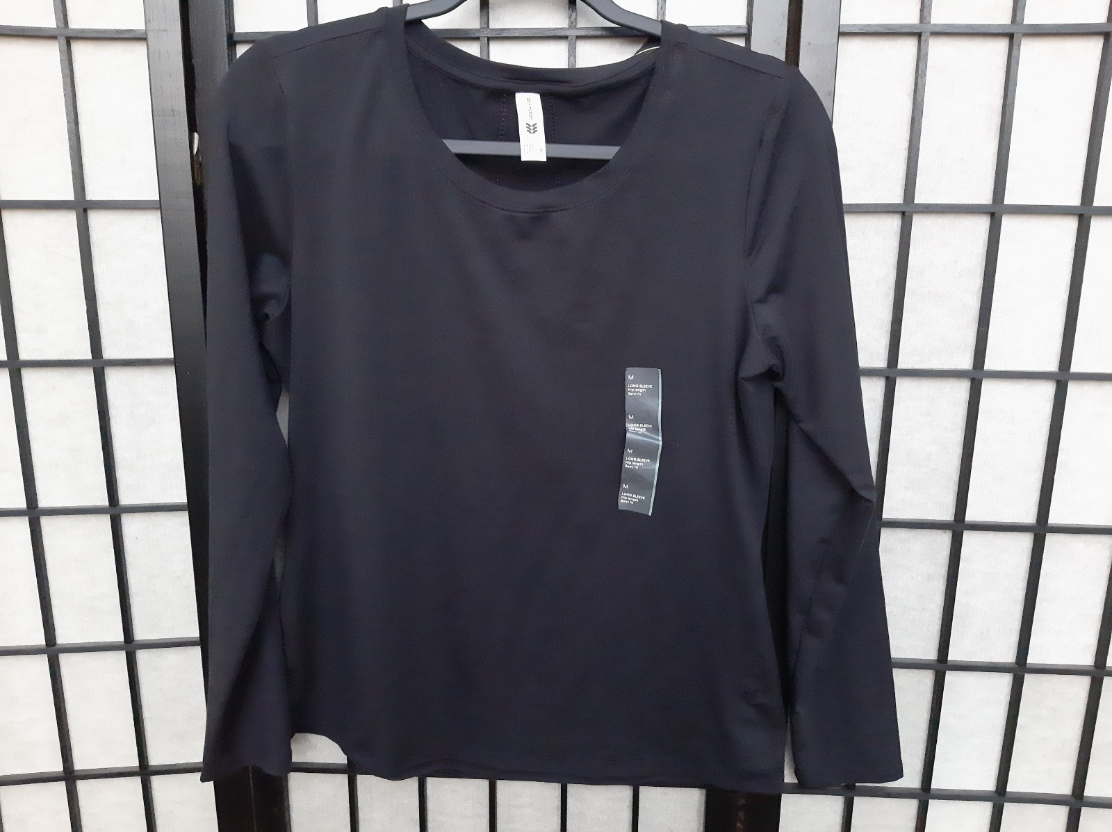 Women’s All in Motion Long Sleeve Hip Length Semi Fit T shirt ~ Black ~ M NWT