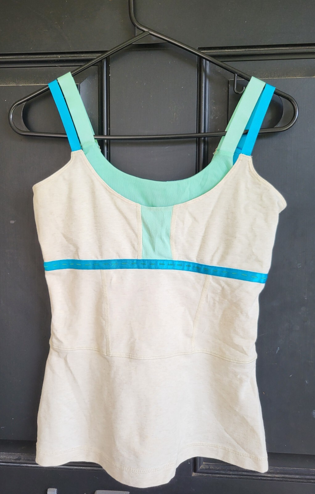 Lululemon Cream Size 4-6 Tank Top Turquoise Blue Satin Straps Mesh Bra Stretch